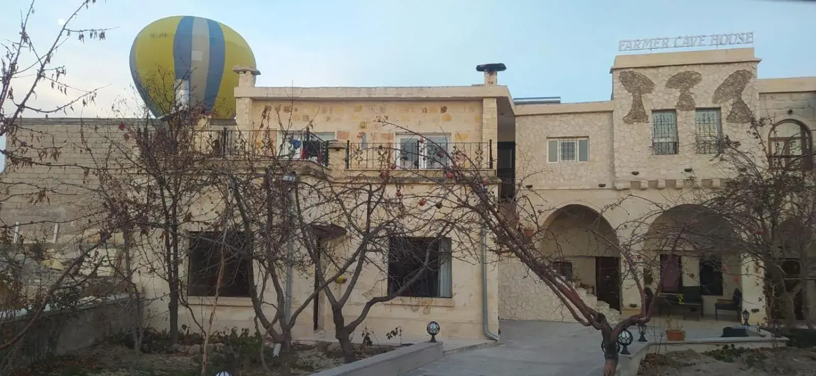 Property building in FARMER CAVE HOUSE Property building in FARMER CAVE HOUSE