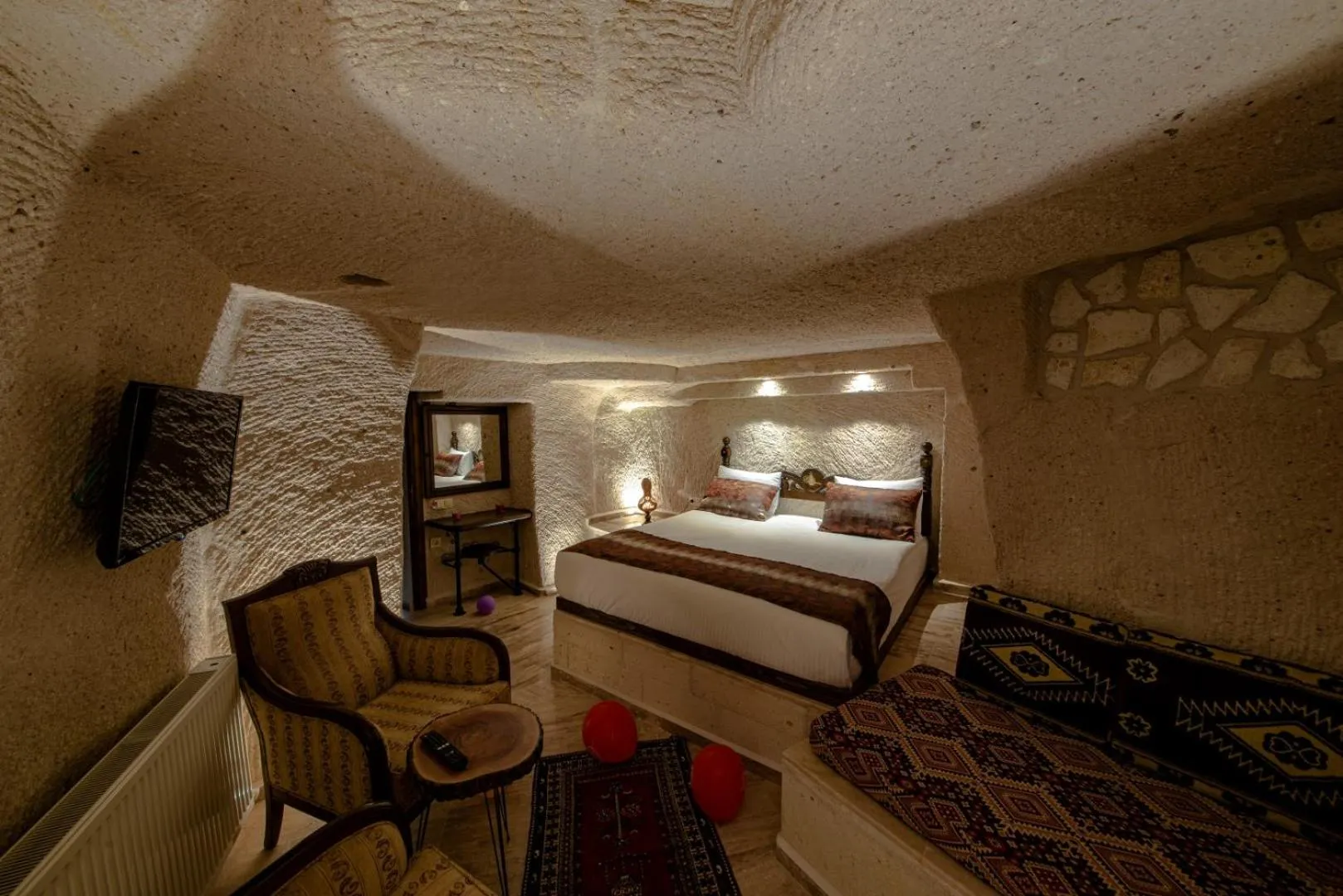 Bed in FARMER CAVE HOUSE