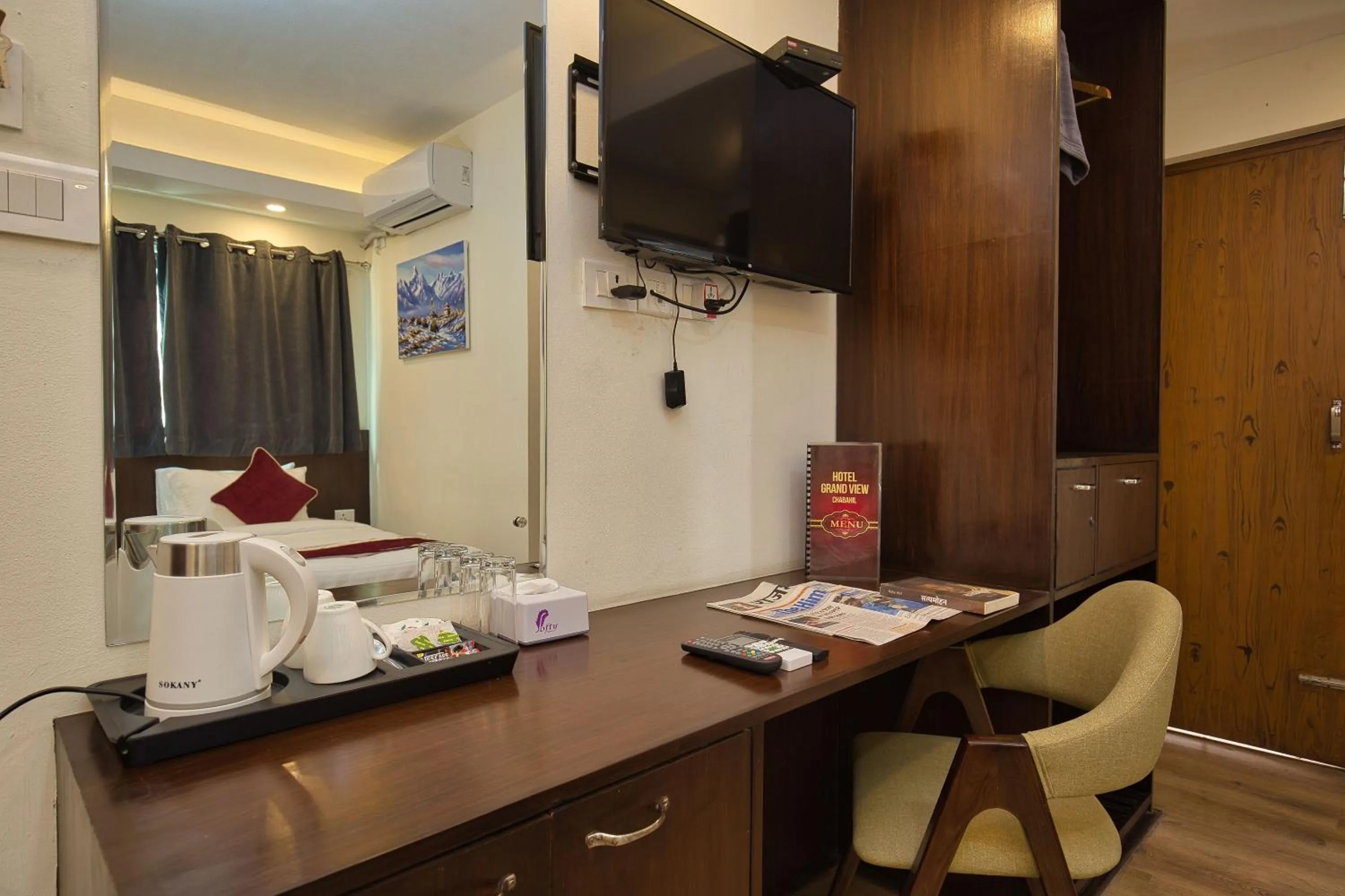 Coffee/tea facilities, Bed in Hotel Grand View