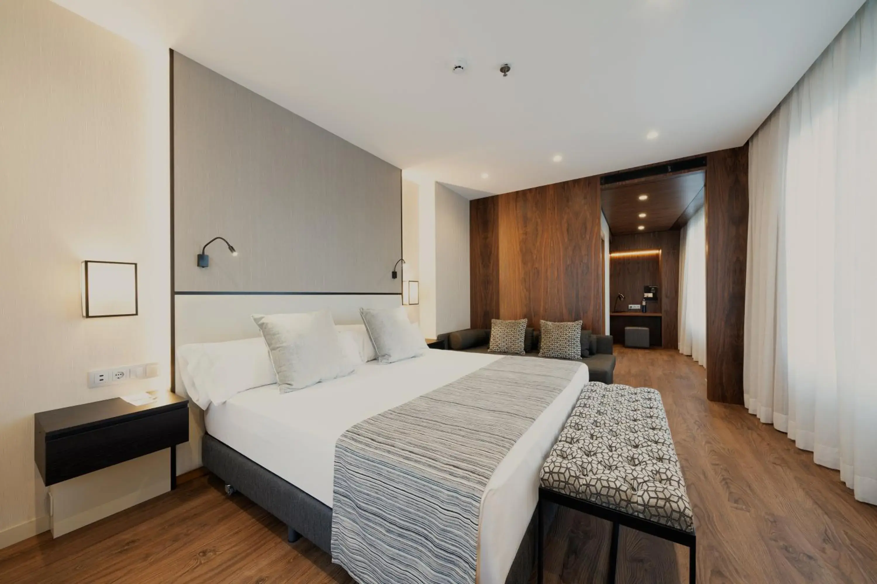 Photo of the whole room, Bed in Catalonia Barcelona Plaza Photo of the whole room, Bed in Catalonia Barcelona Plaza