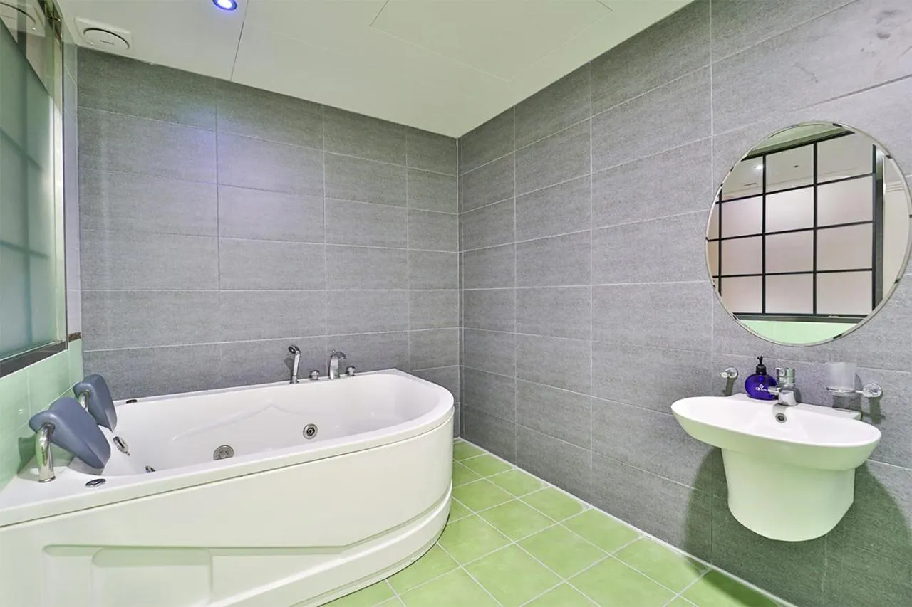 Bath in Seomyeon IB Hotel
