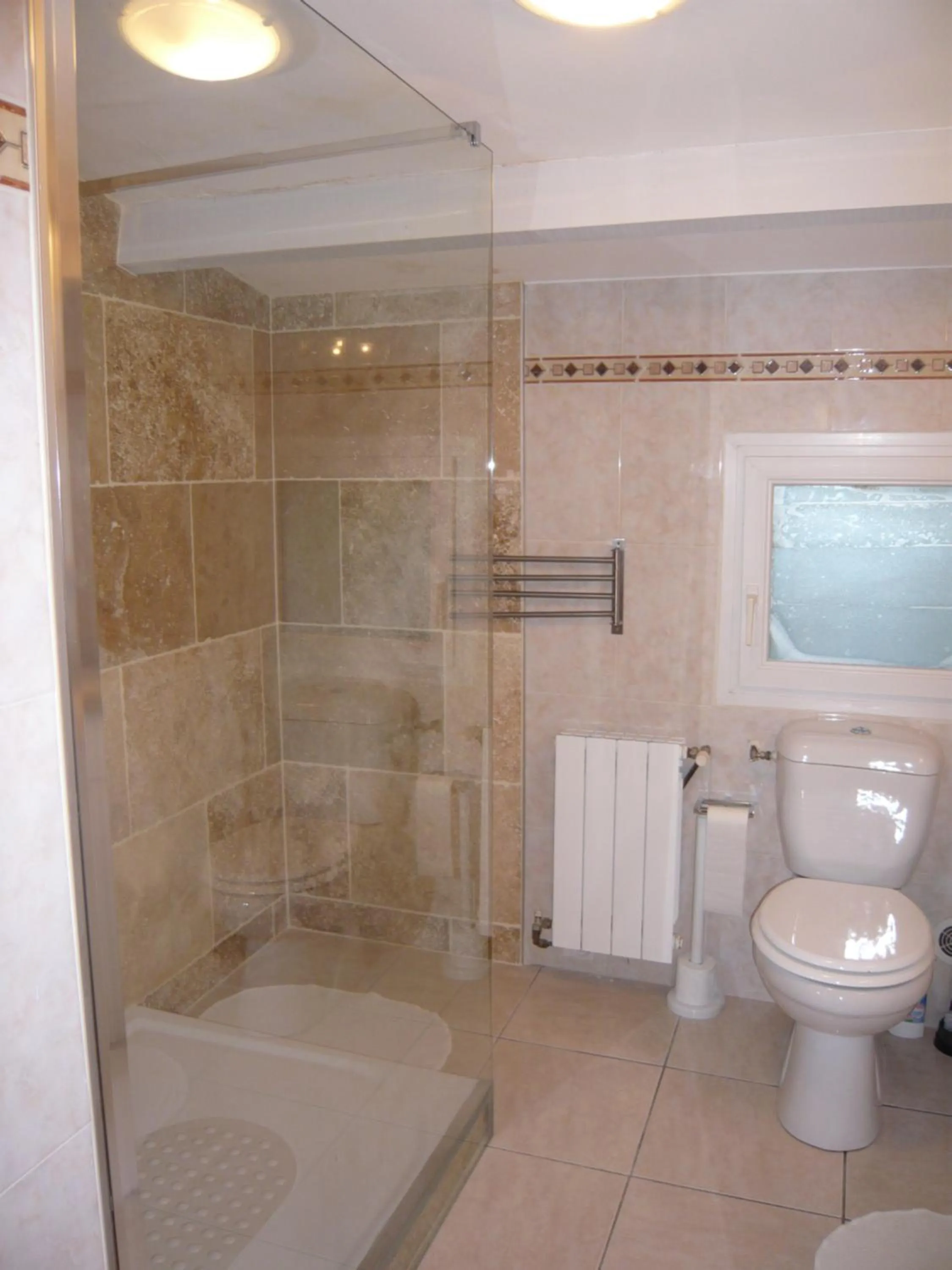 Bathroom in Locations des Alpilles