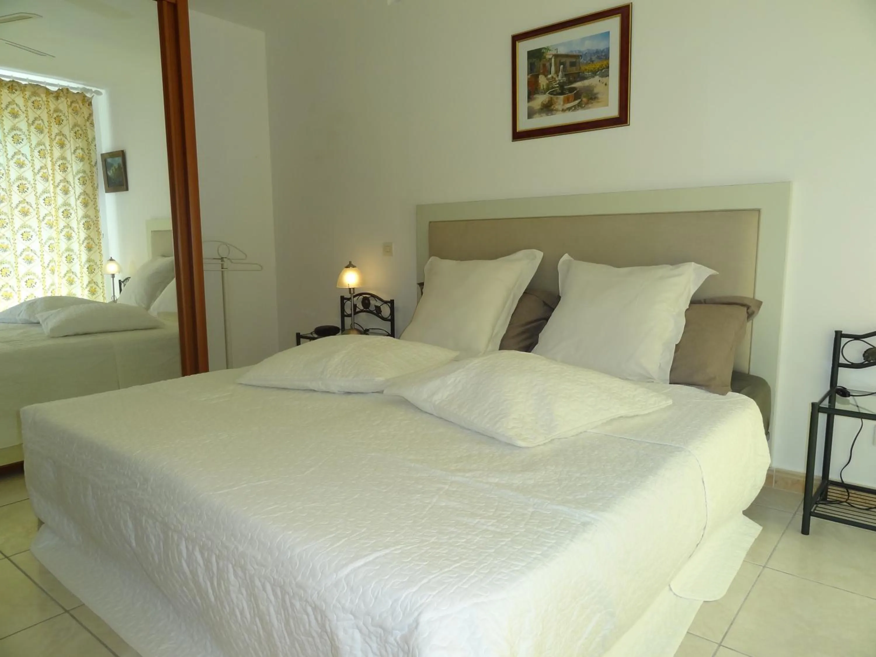 Bedroom, Bed in Locations des Alpilles