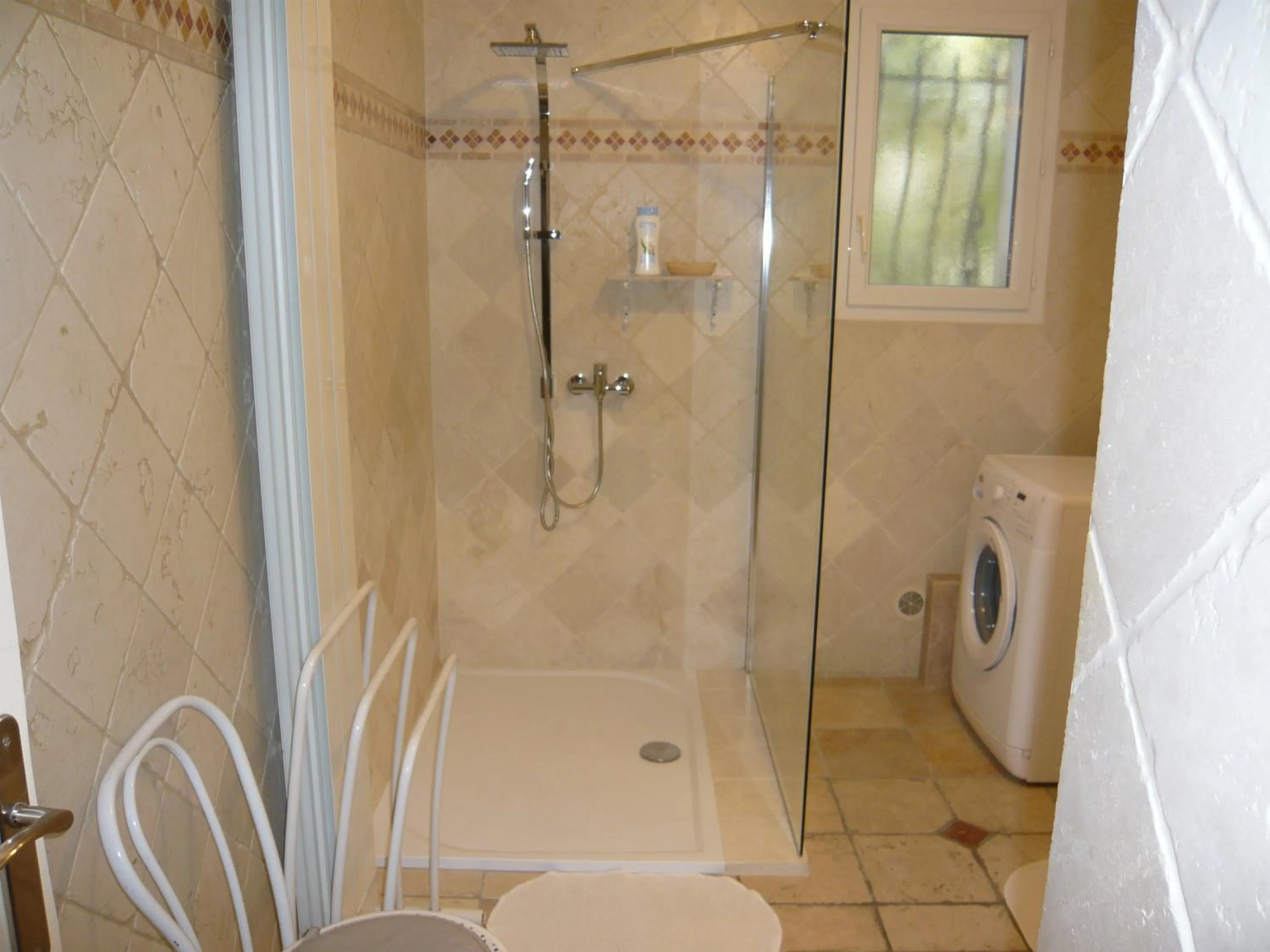 Bathroom in Locations des Alpilles