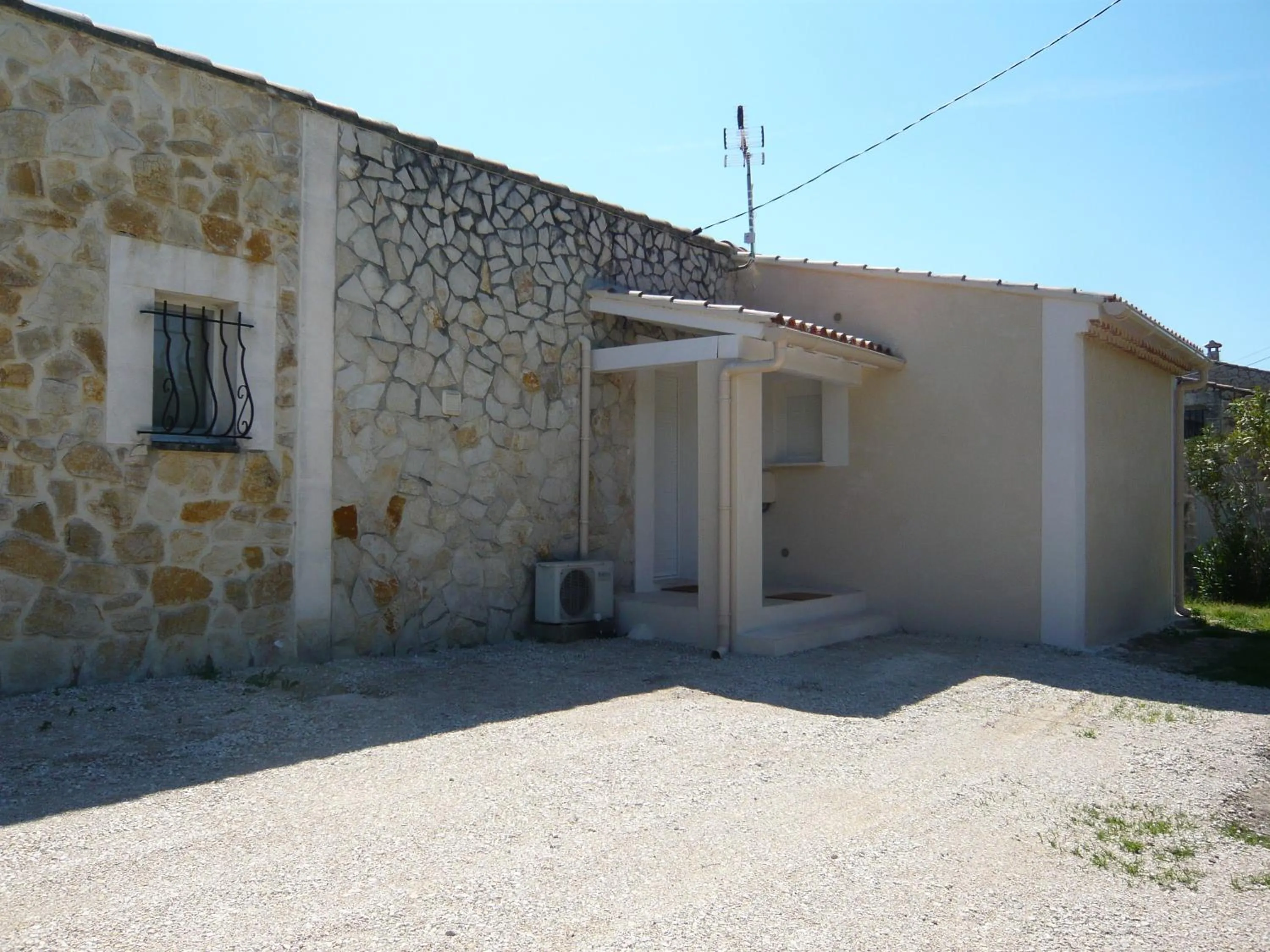 Facade/entrance in Locations des Alpilles