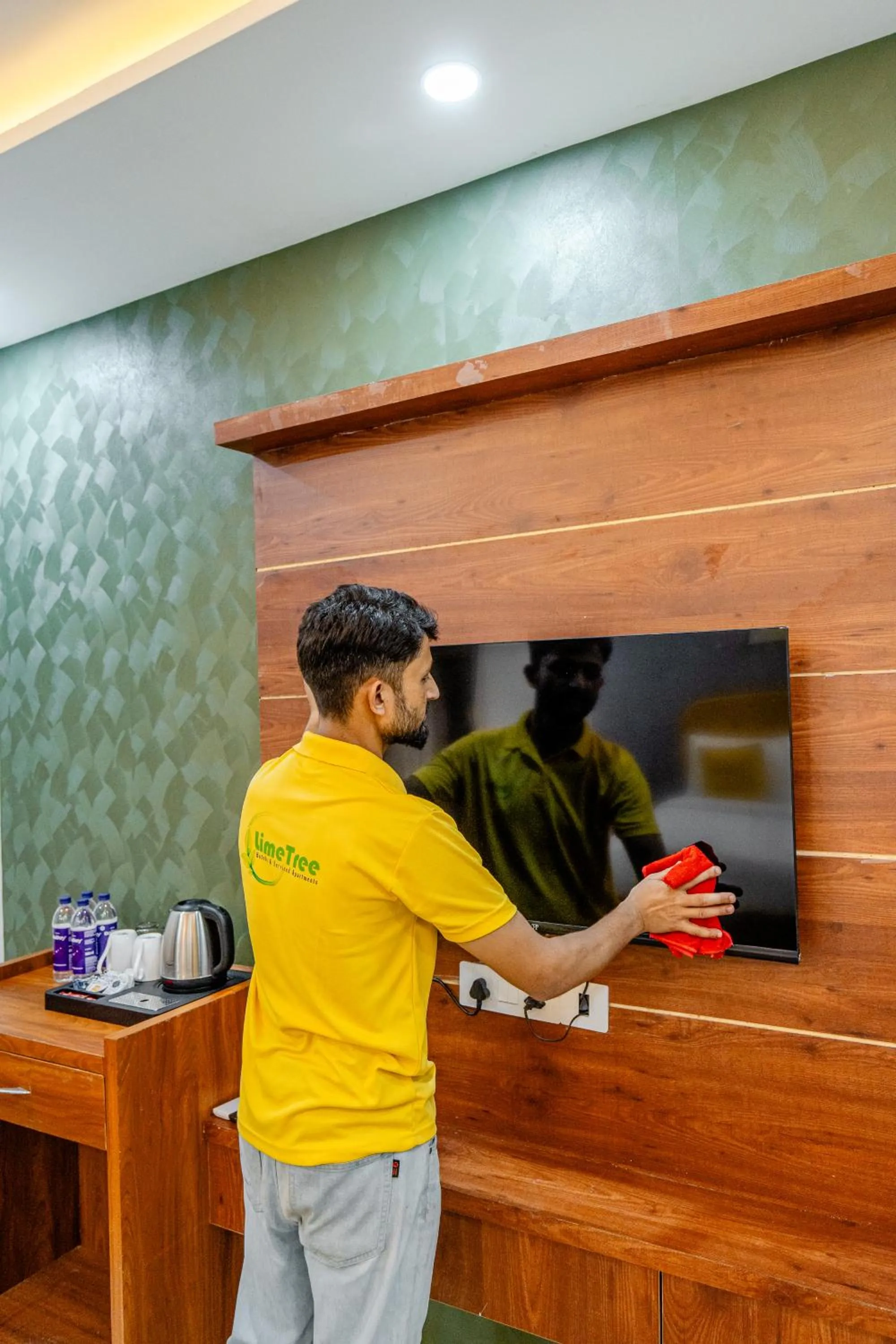 TV and multimedia in Lime Tree Hotels and Banquet Greater Noida