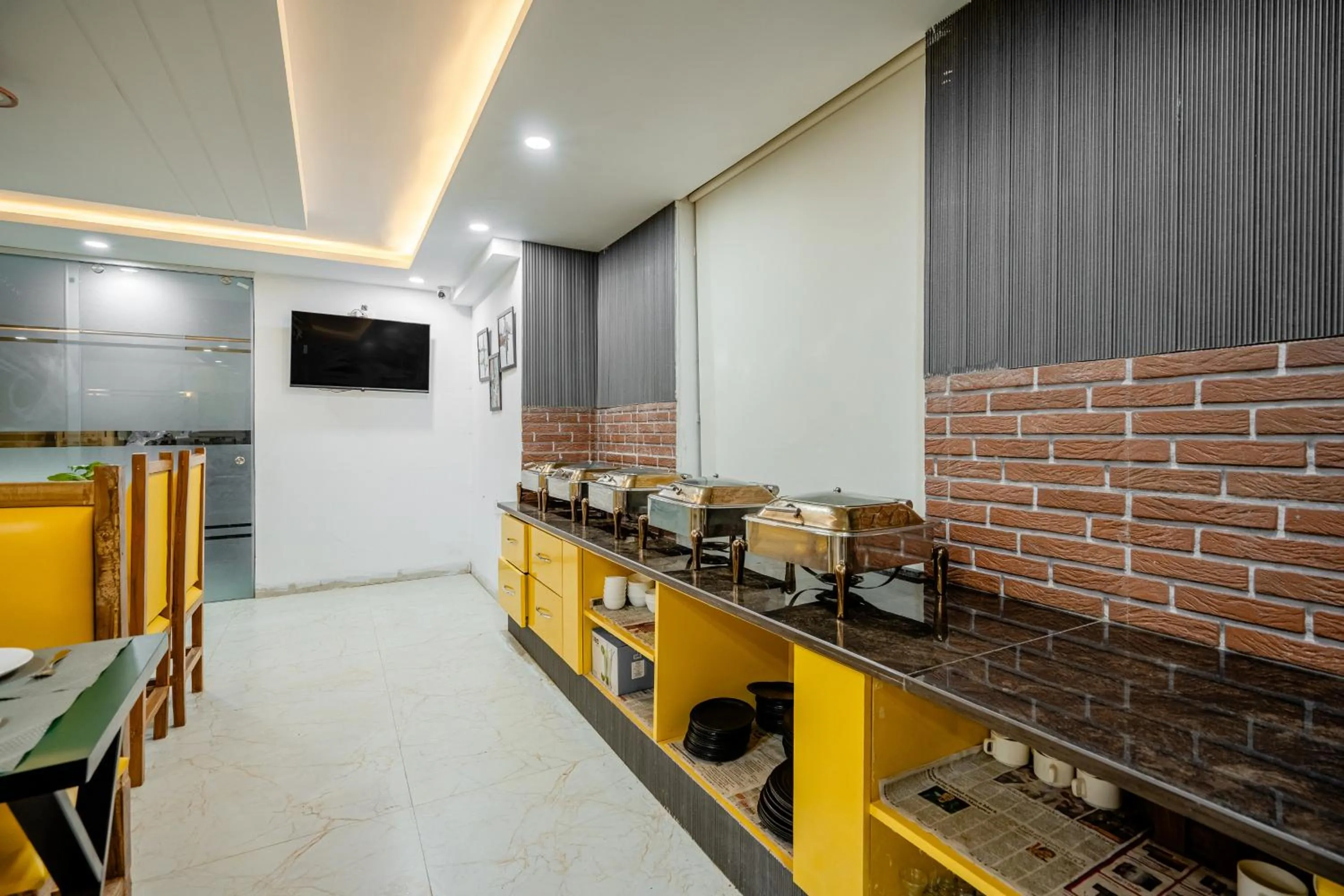 Kitchen or kitchenette in Lime Tree Hotels and Banquet Greater Noida