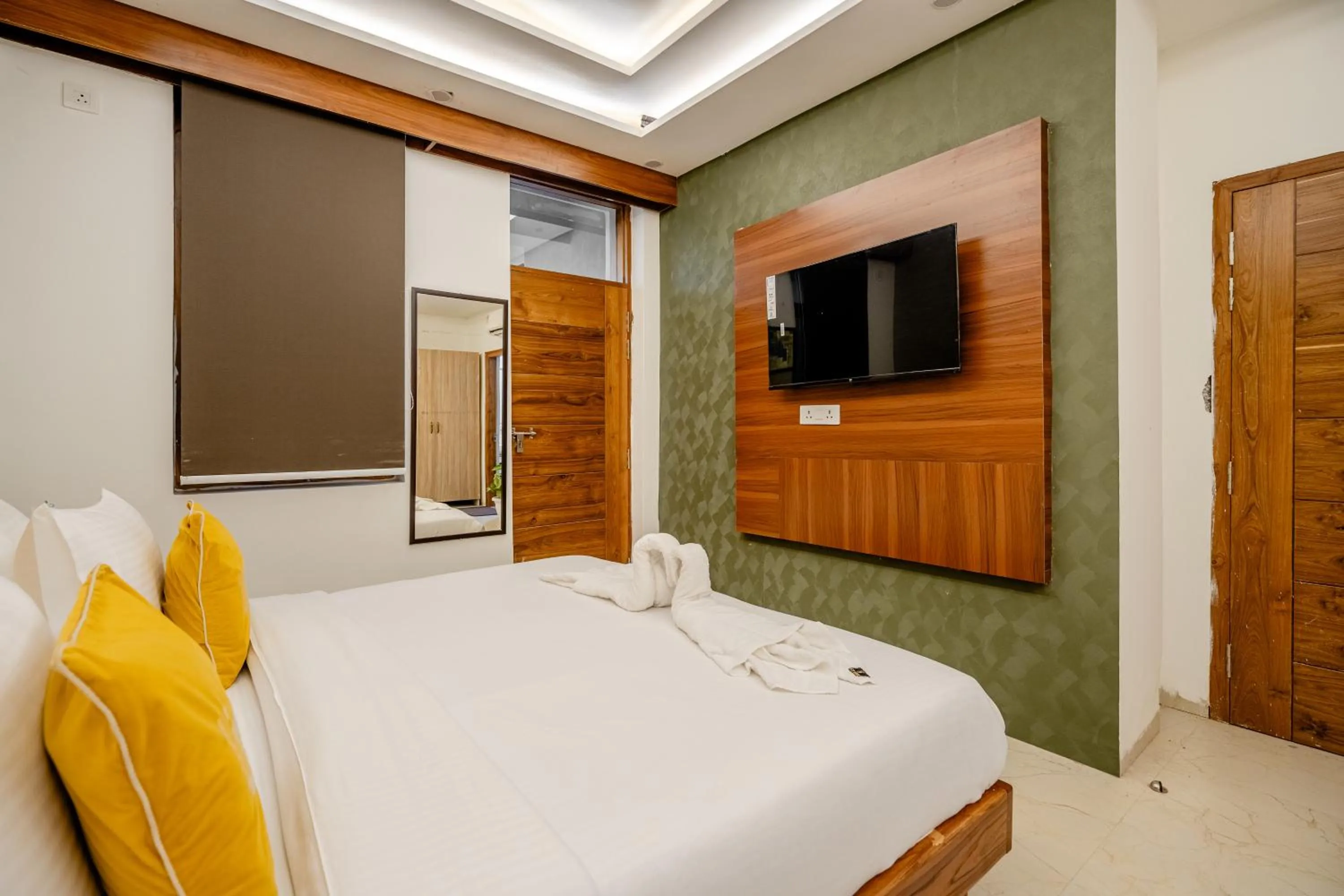 Bedroom, Bed in Lime Tree Hotels and Banquet Greater Noida