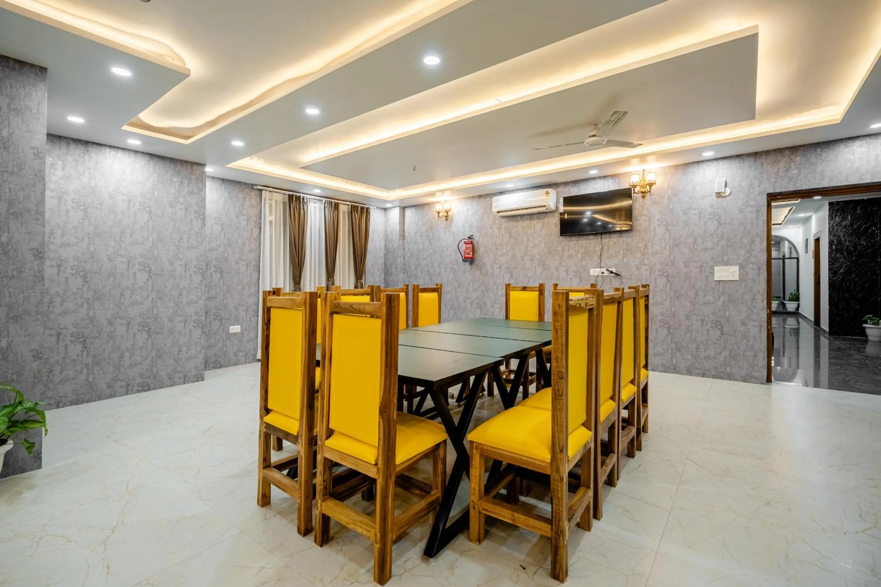 Seating area in Lime Tree Hotels and Banquet Greater Noida