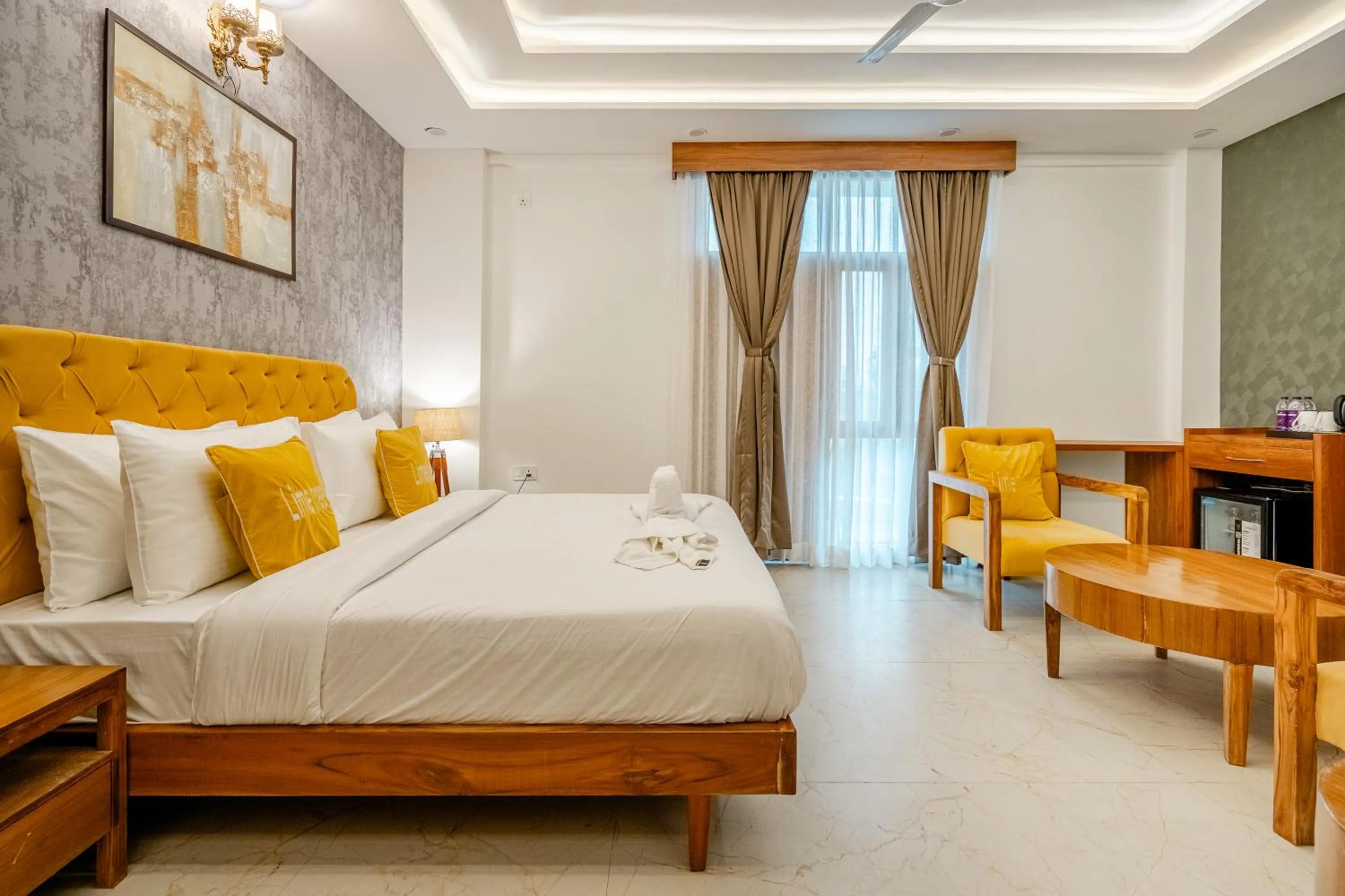 Bedroom, Bed in Lime Tree Hotels and Banquet Greater Noida