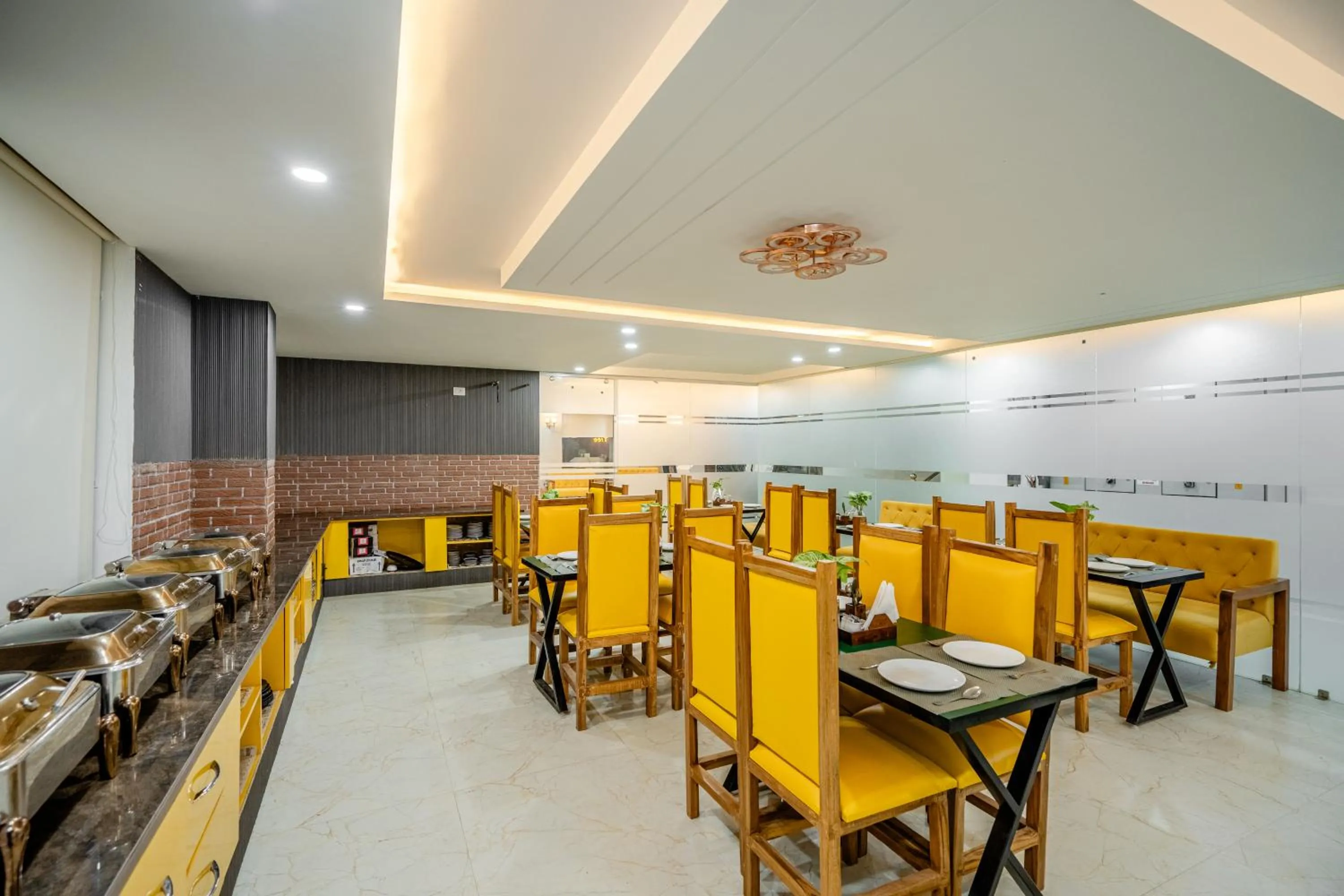 Restaurant/places to eat in Lime Tree Hotels and Banquet Greater Noida