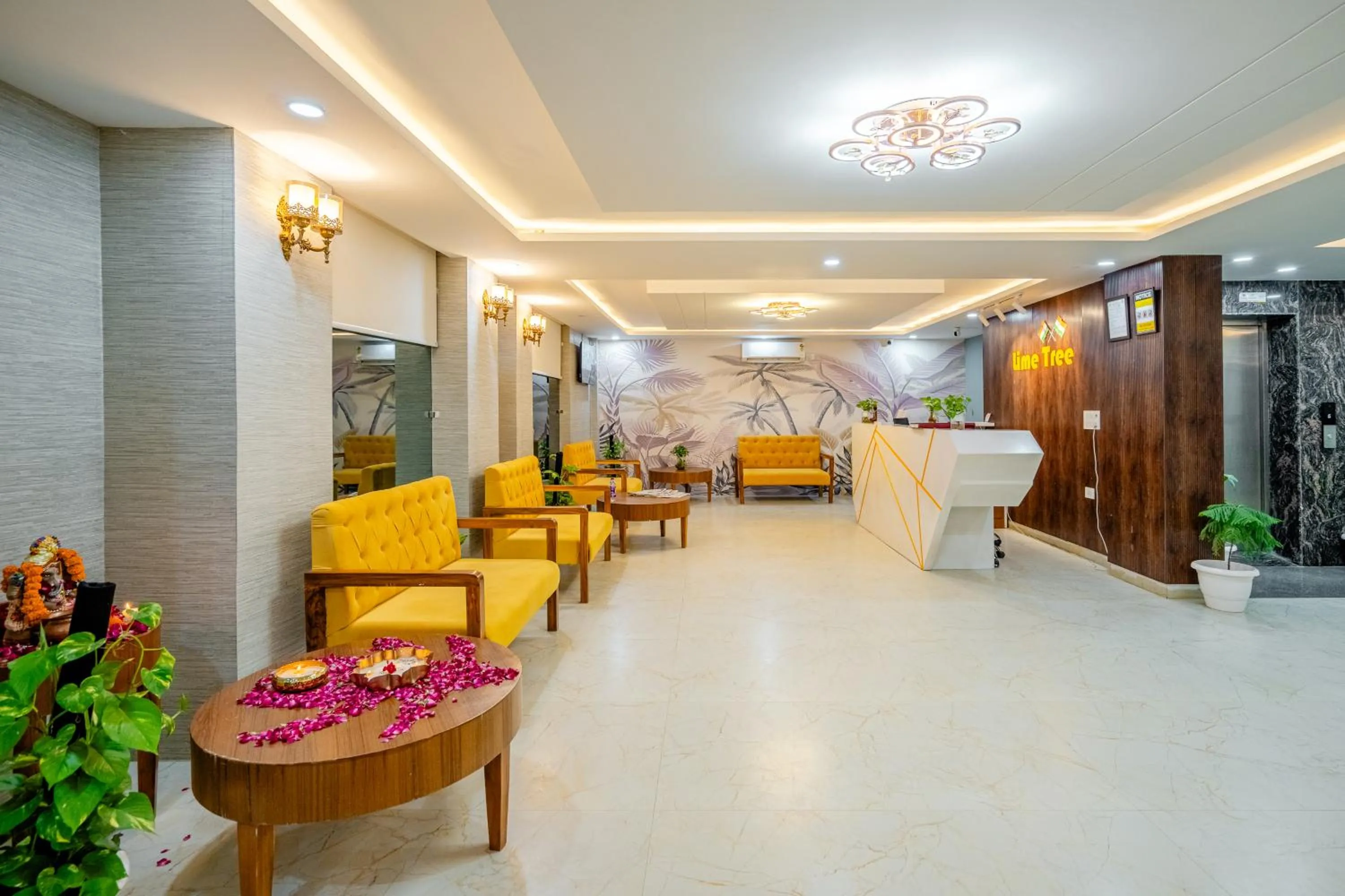 Lobby or reception in Lime Tree Hotels and Banquet Greater Noida