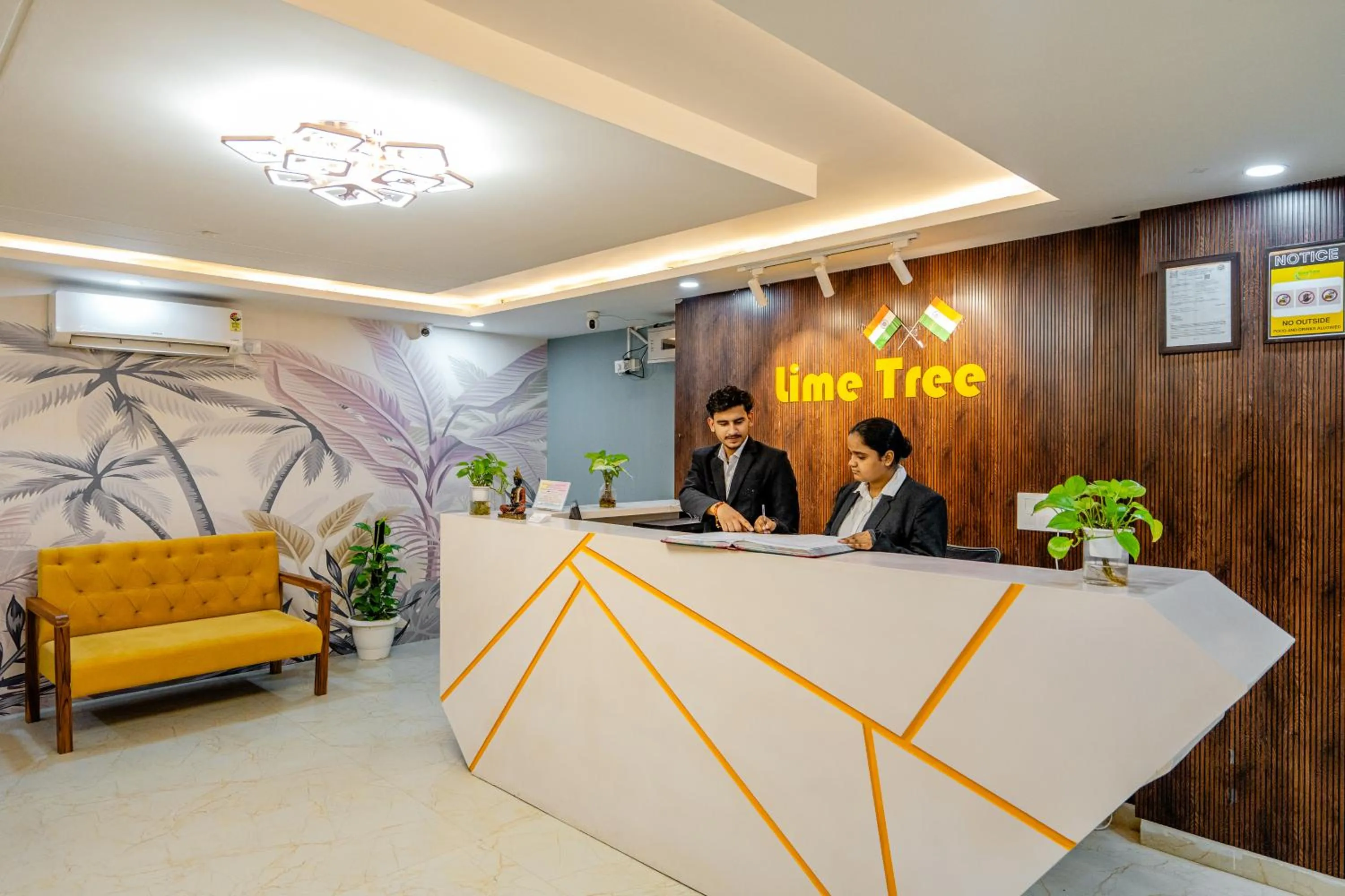 Lobby or reception in Lime Tree Hotels and Banquet Greater Noida