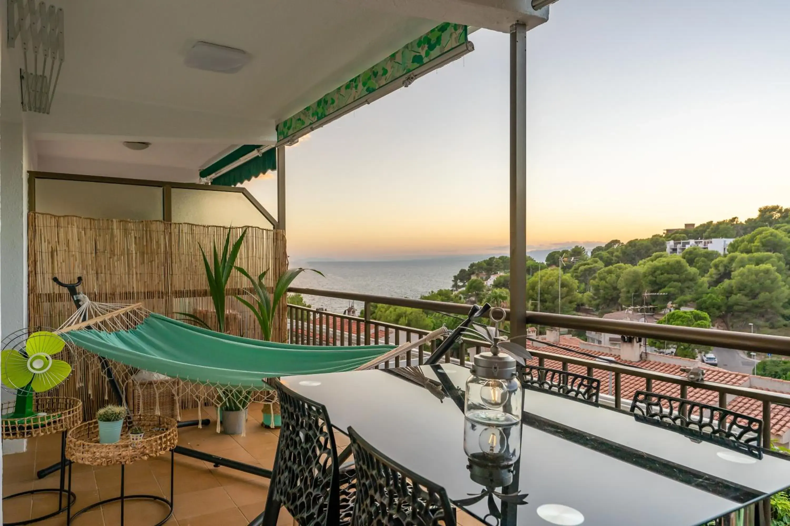 Beach Front Retro Hideaway in Salou Beach Front Retro Hideaway in Salou