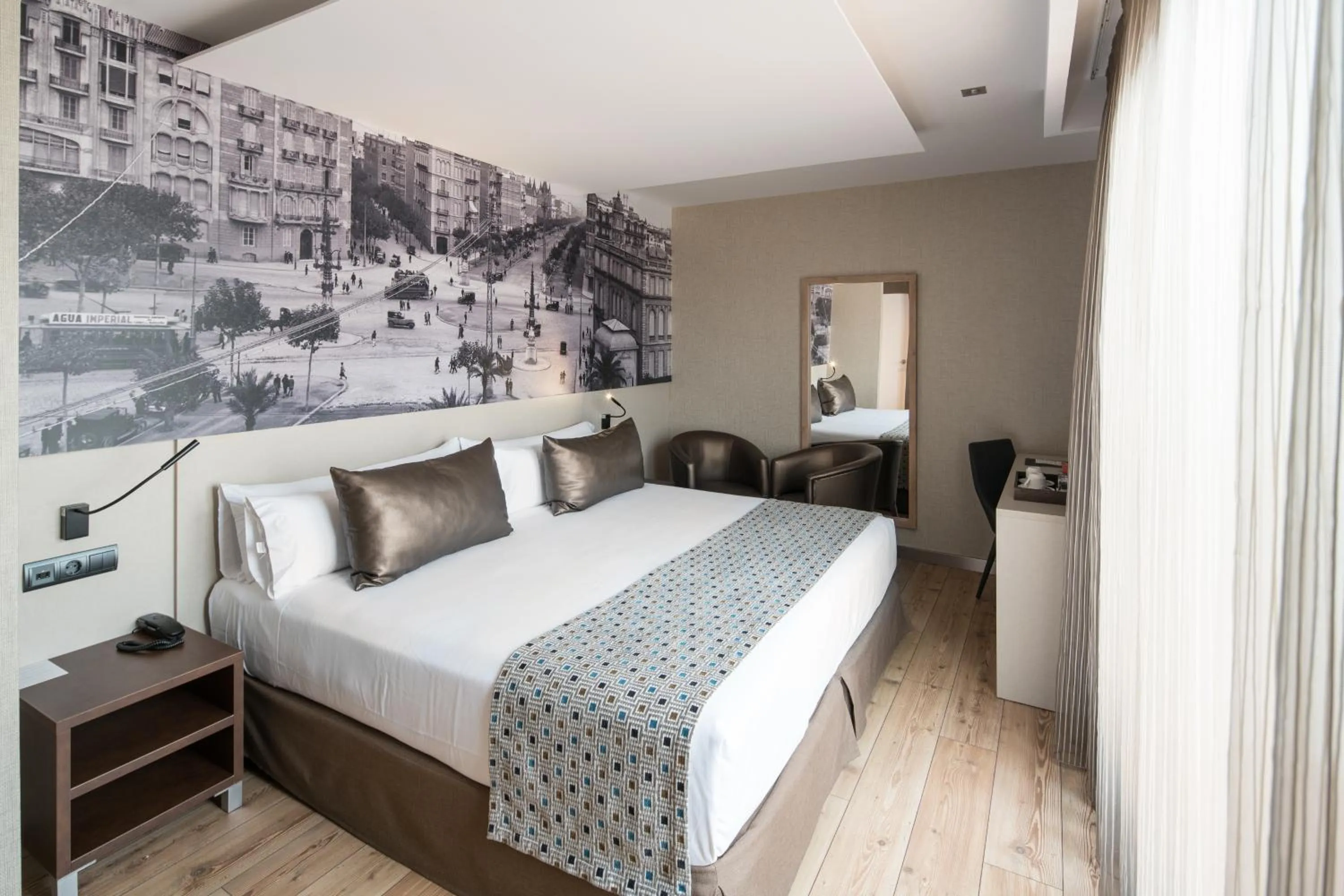 Photo of the whole room, Bed in Catalonia Born