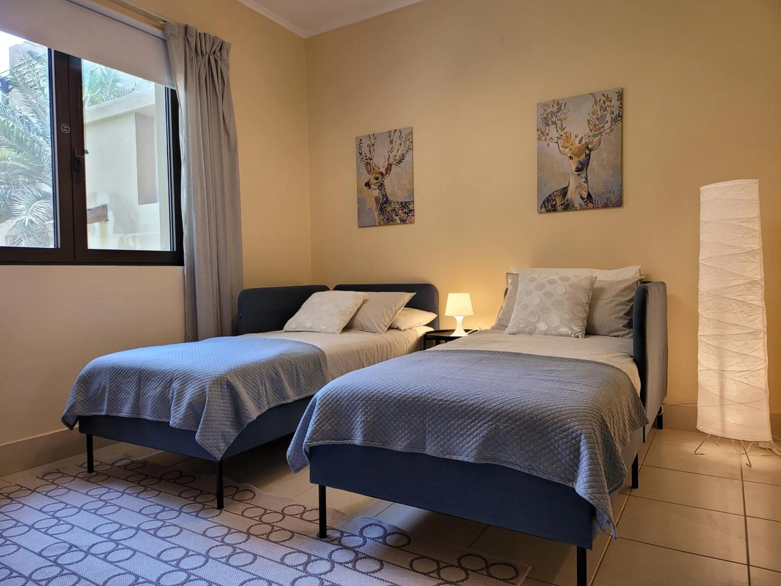 Bed in Luxury 3 Bedroom Apartment - DUBAI MALL 5 min Walk