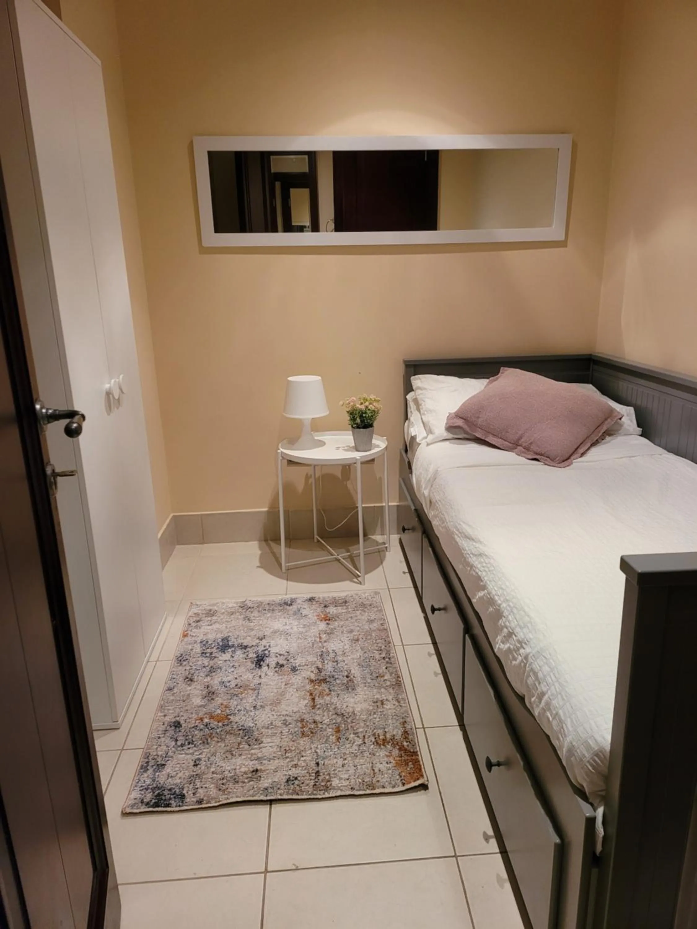 Bed in Luxury 3 Bedroom Apartment - DUBAI MALL 5 min Walk
