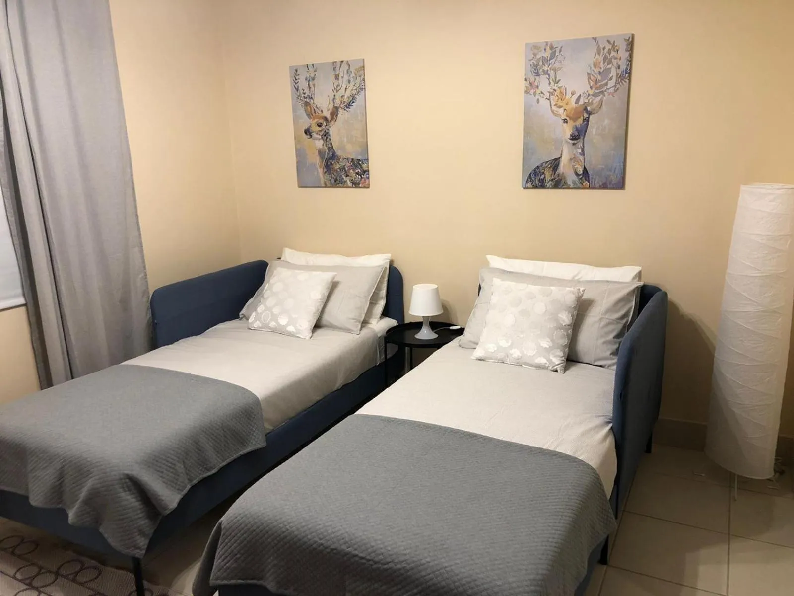 Bed in Luxury 3 Bedroom Apartment - DUBAI MALL 5 min Walk