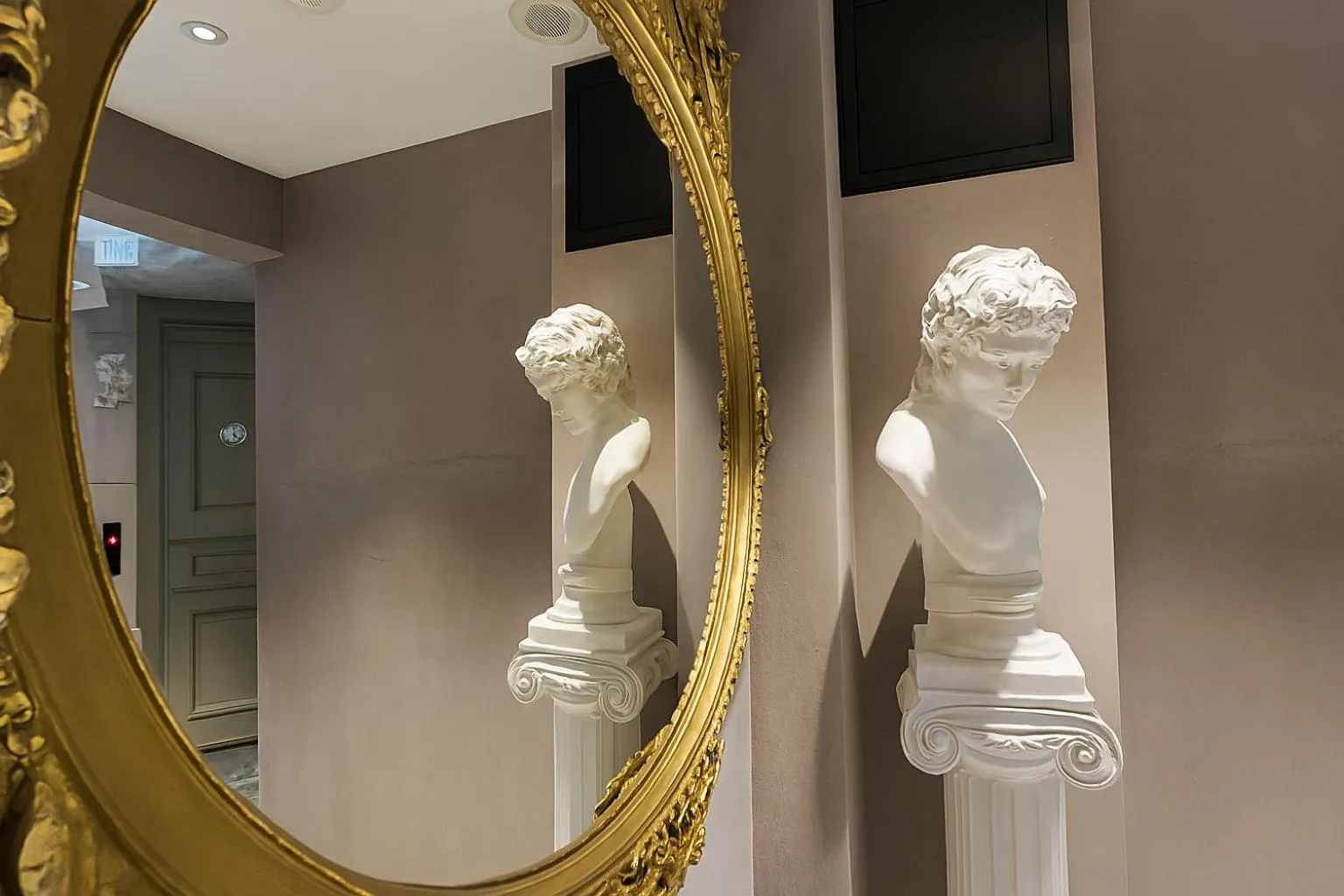 Decorative detail in Aleksandr Pera Hotel