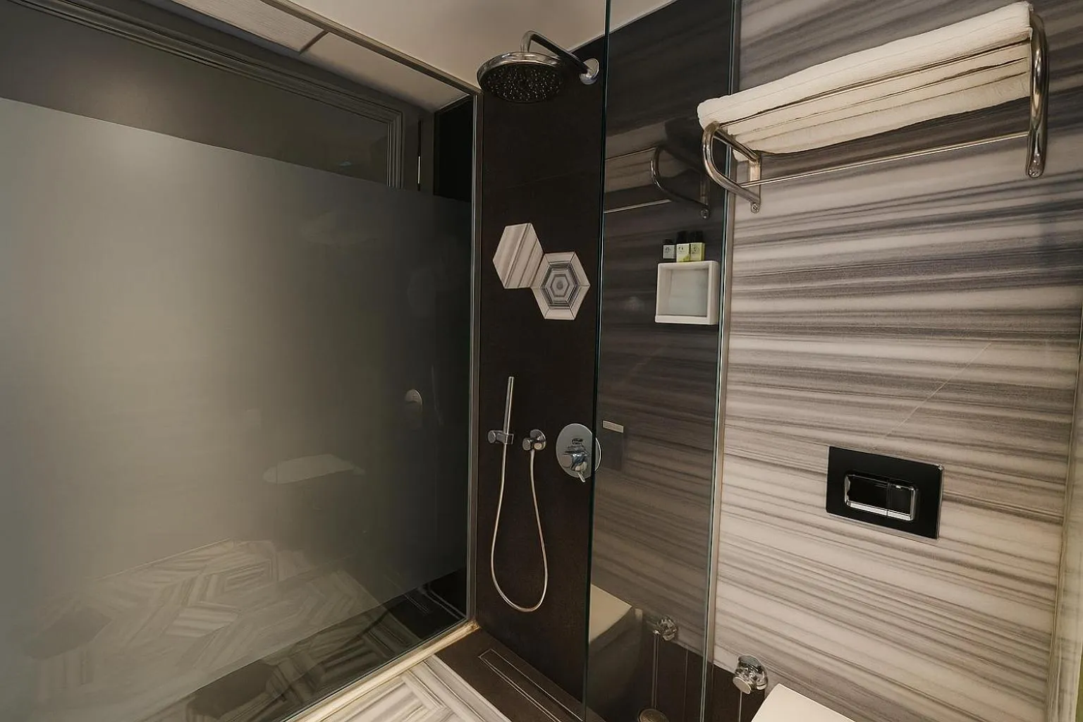 Shower in Aleksandr Pera Hotel