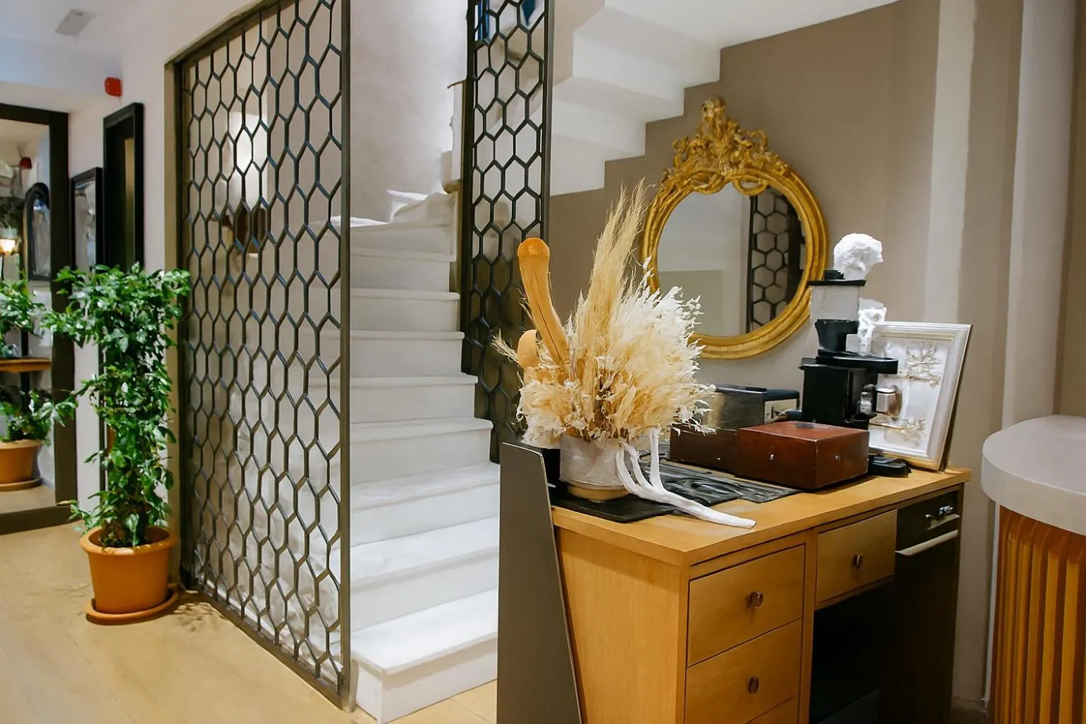 Decorative detail in Aleksandr Pera Hotel