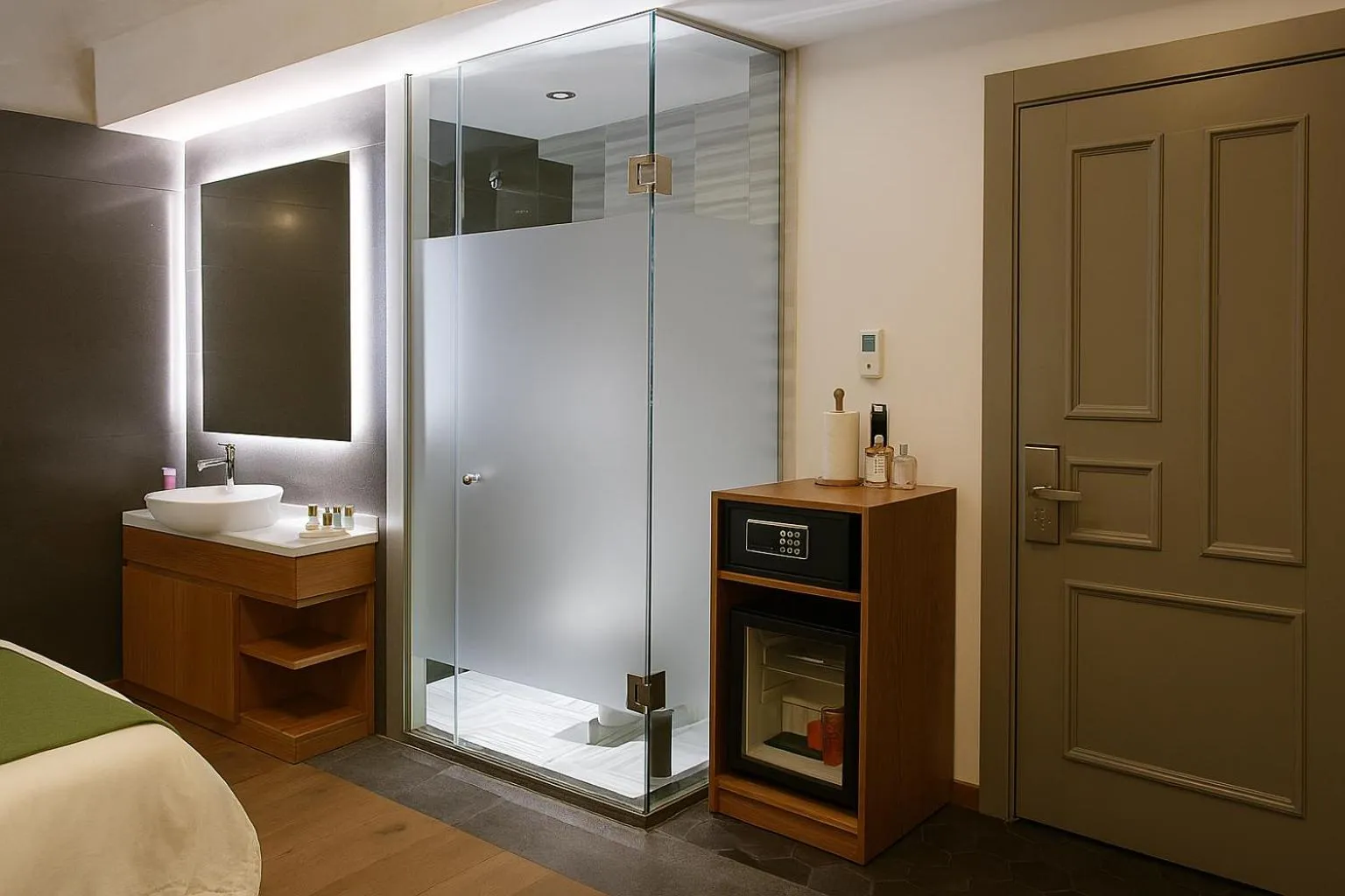 Shower in Aleksandr Pera Hotel