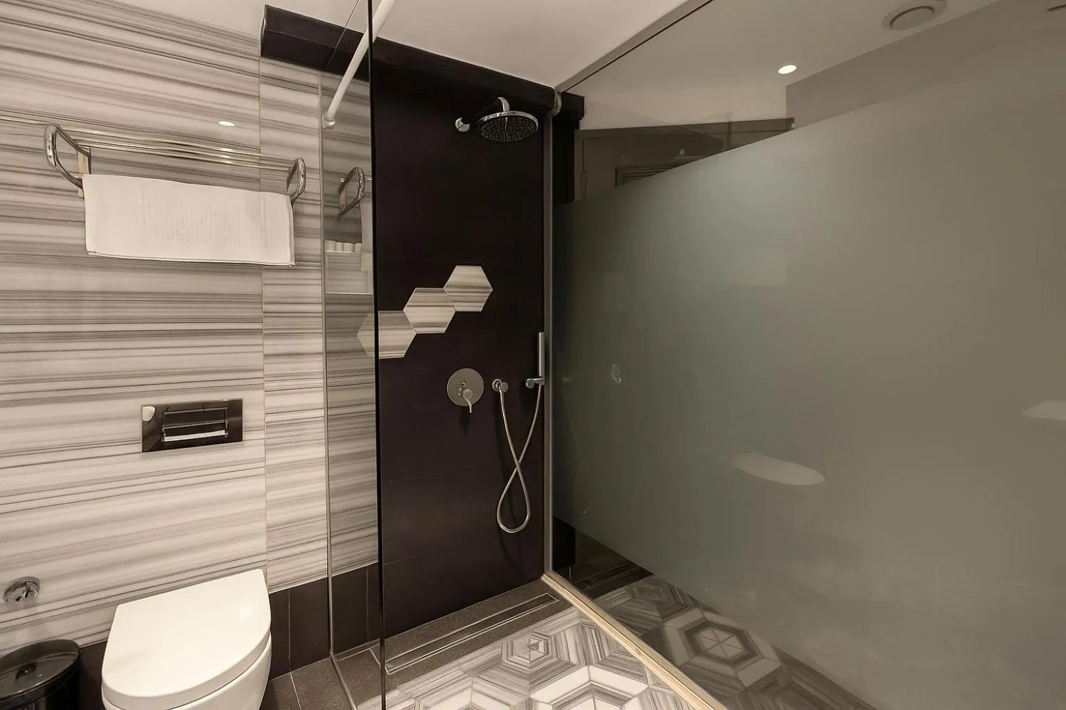 Shower in Aleksandr Pera Hotel