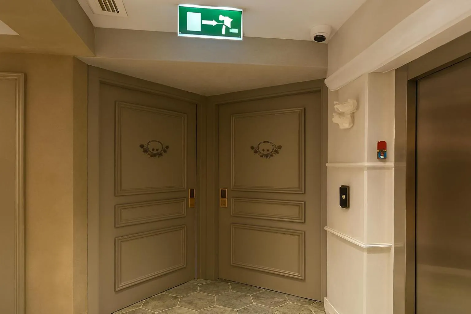 elevator in Aleksandr Pera Hotel