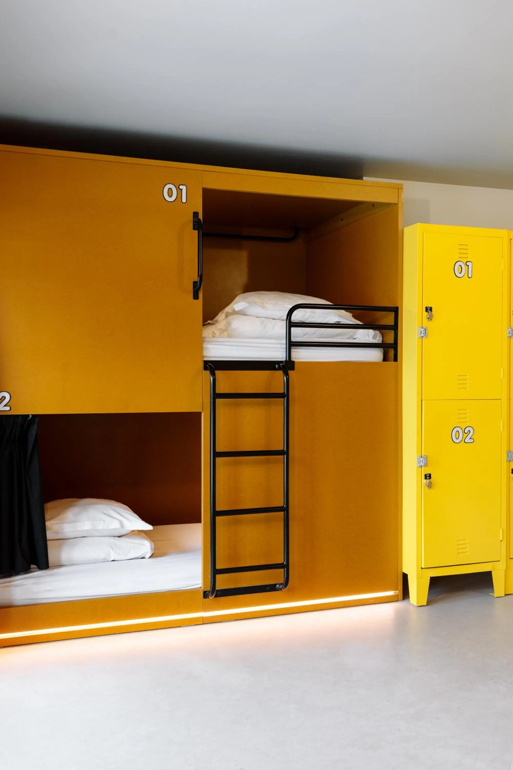 bunk bed, Bed in The People Lyon