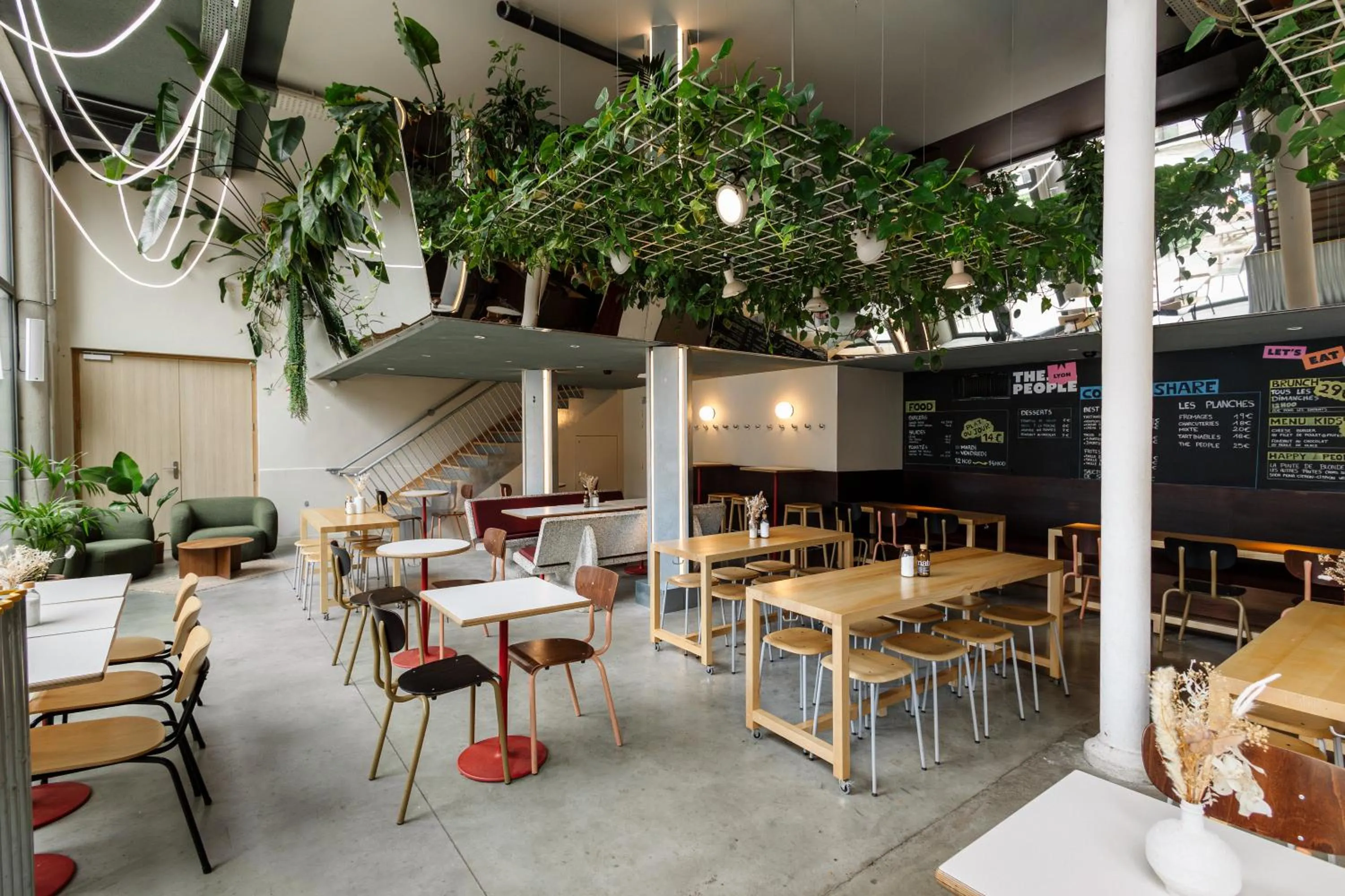 Restaurant/places to eat in The People Lyon