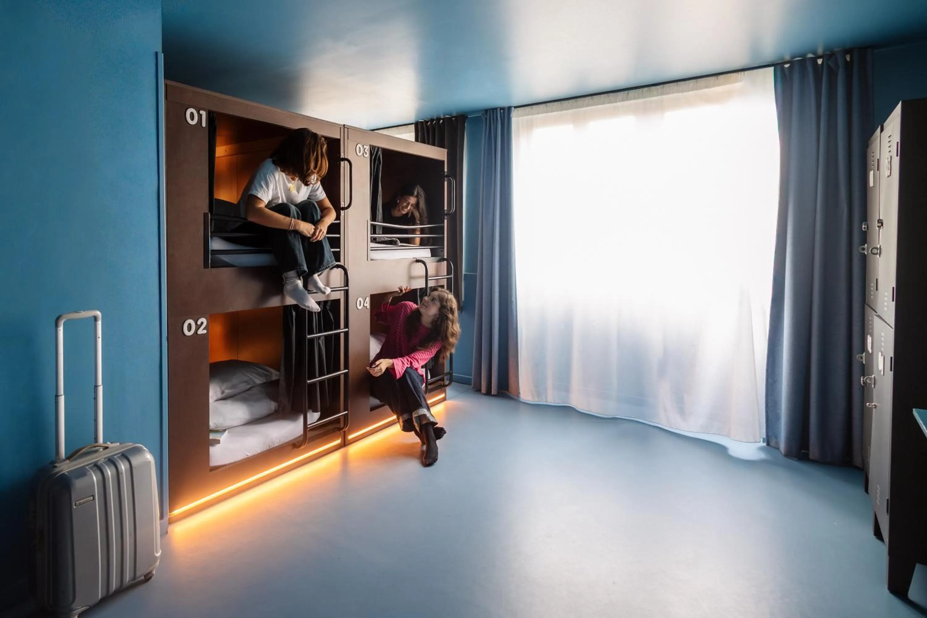 Photo of the whole room, Bed in The People Lyon