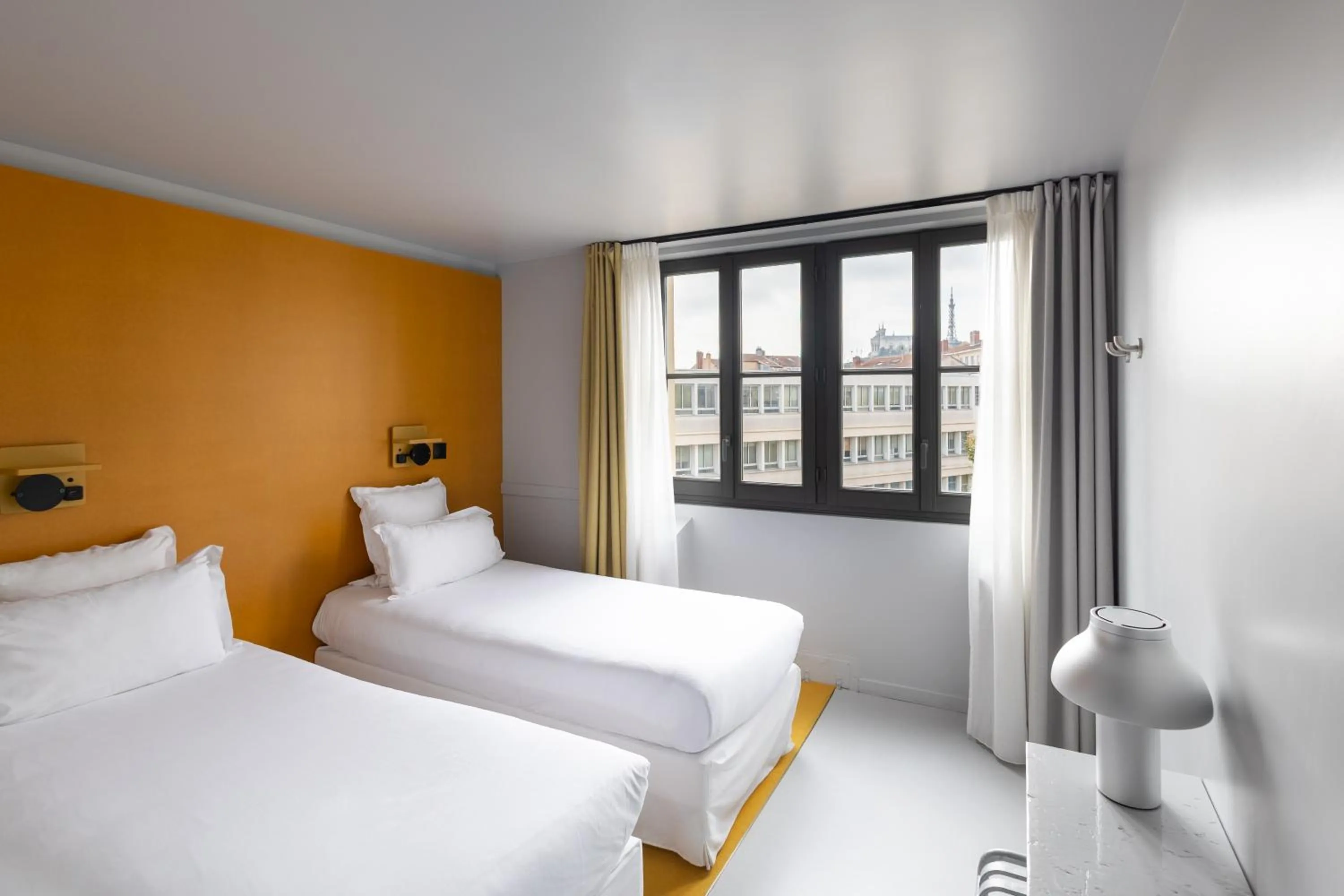 Bed in The People Lyon