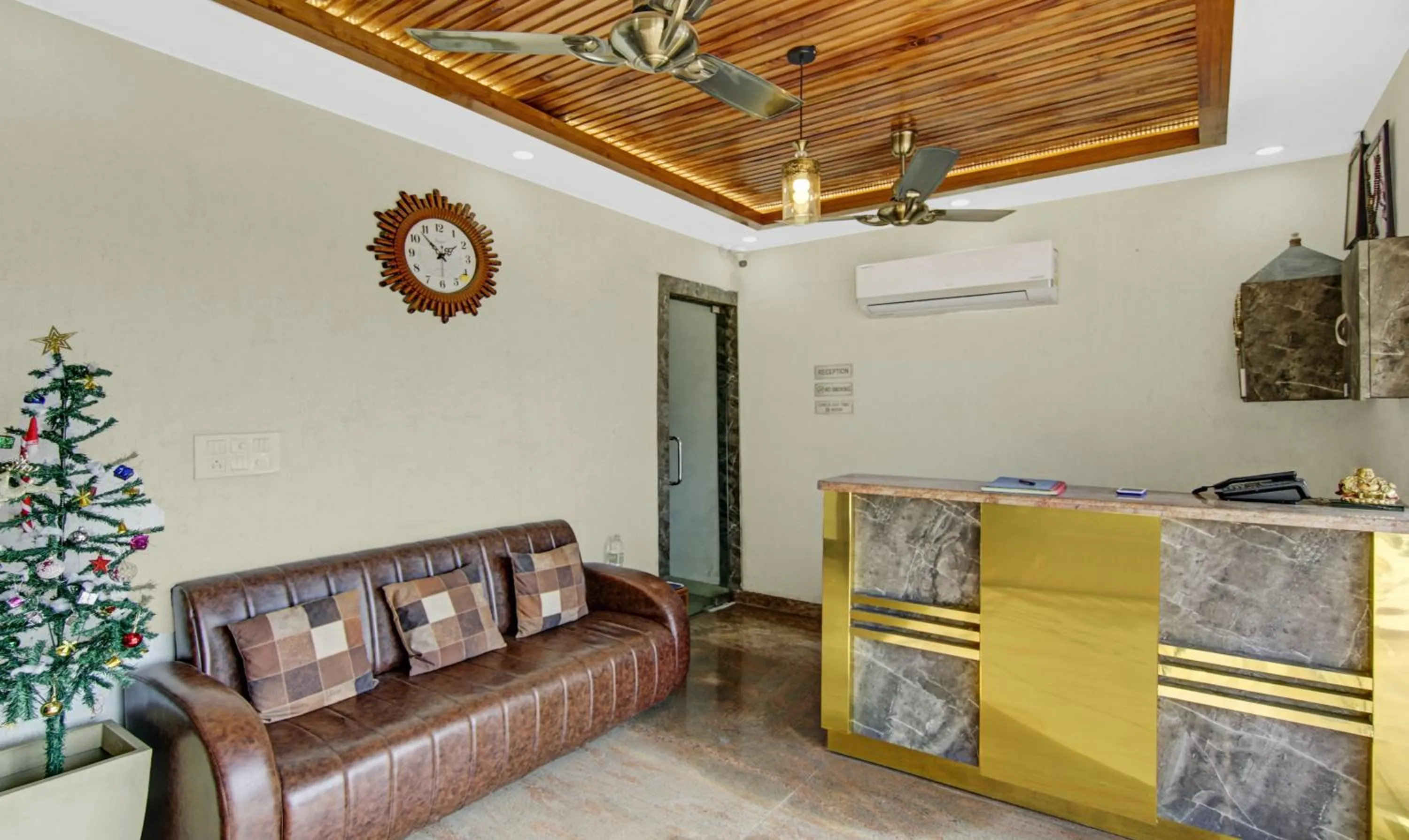 Lobby or reception in Hotel Royal Salute Near Bus Stand Zirakpur Chandigarh