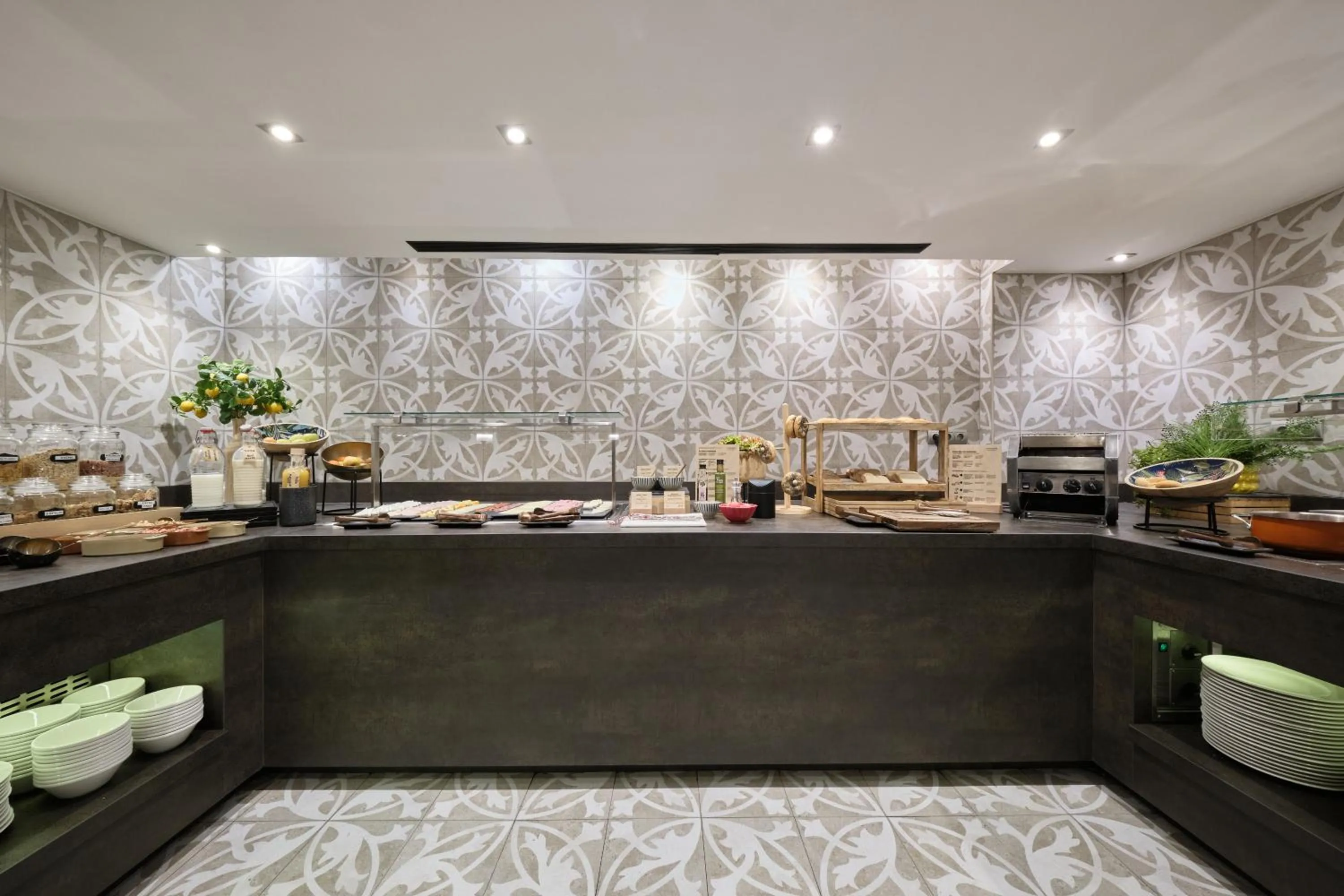 Kitchen or kitchenette in Catalonia Park Güell