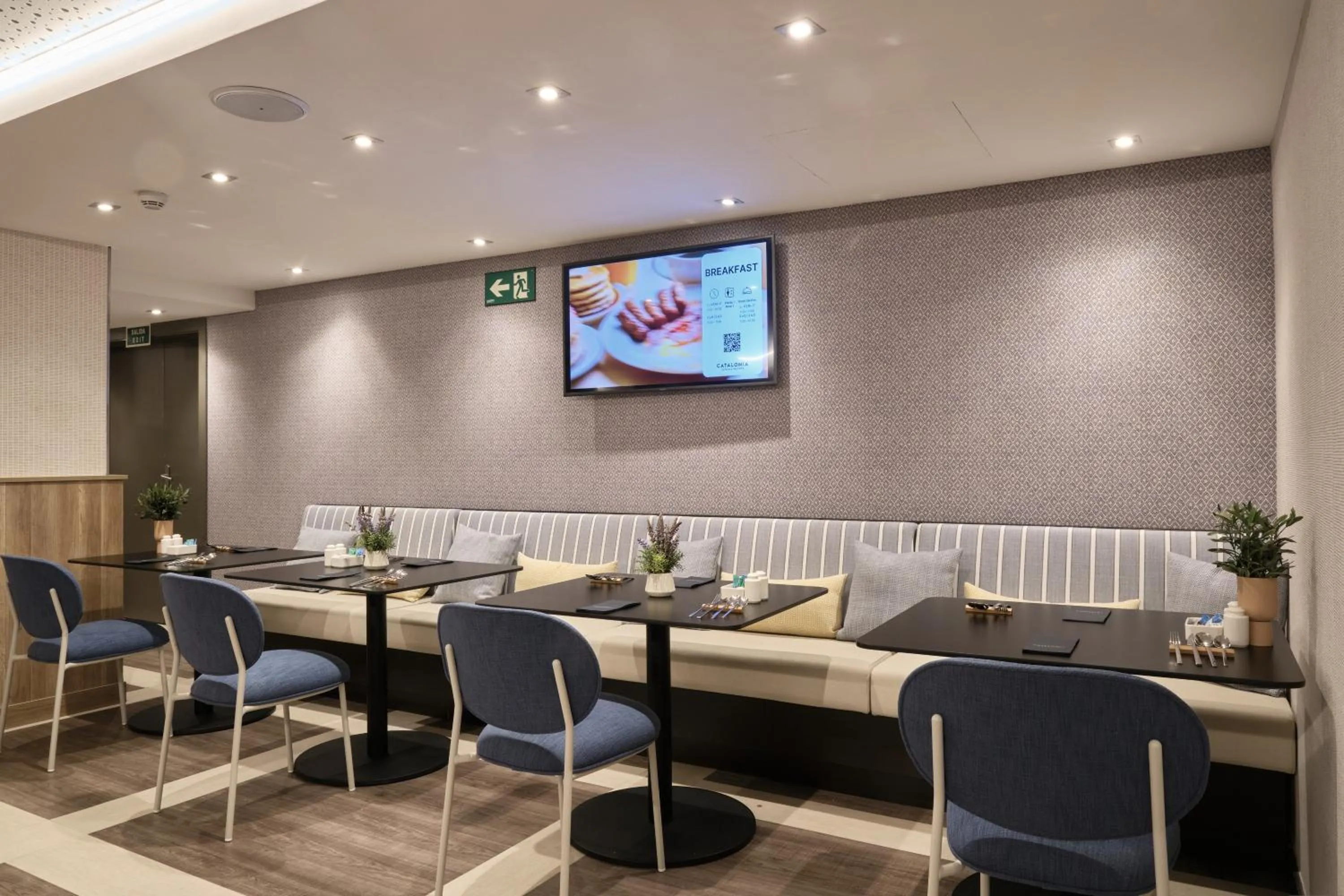 Buffet breakfast in Catalonia Park Güell