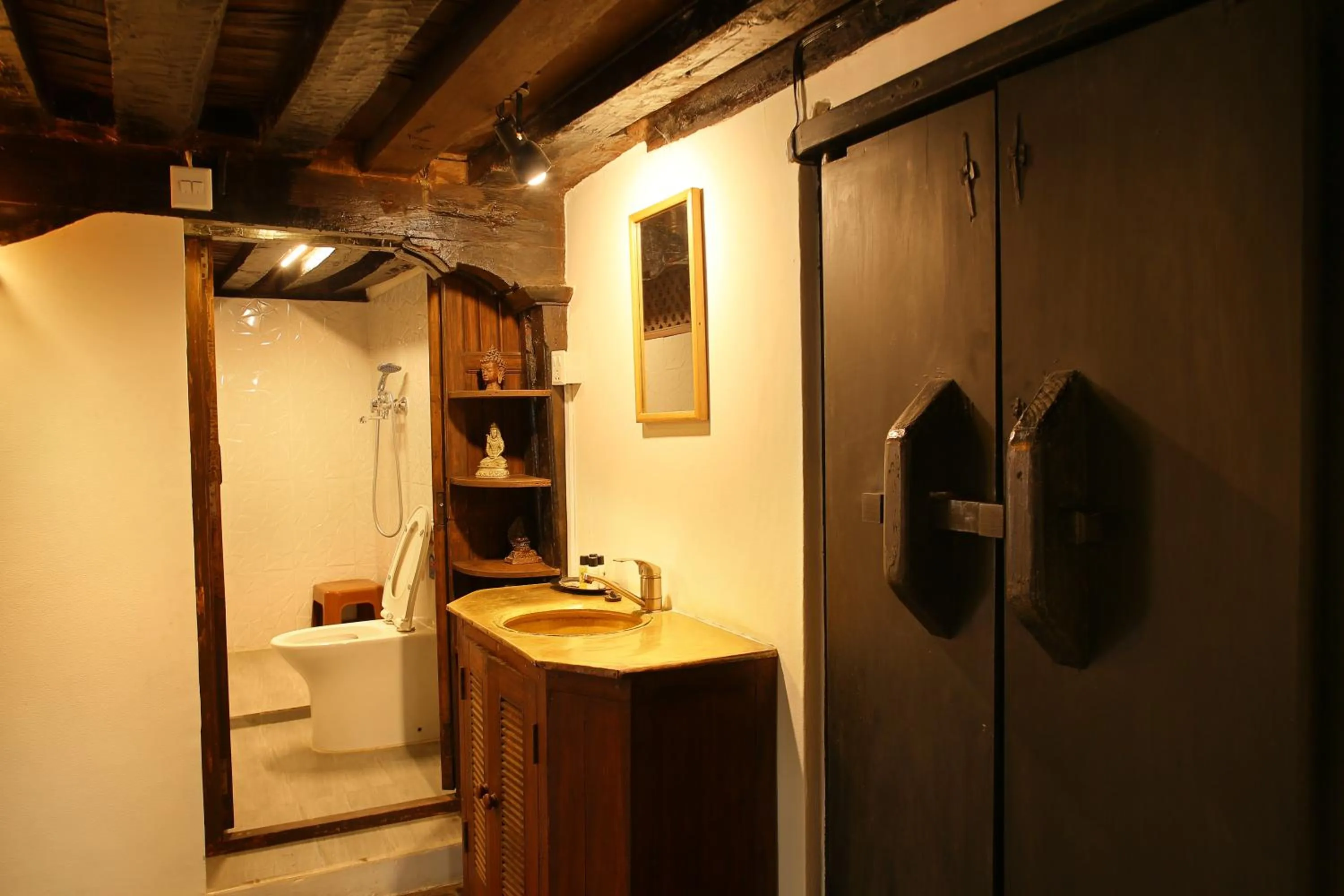 Bathroom in Newa Chen Historic House UNESCO