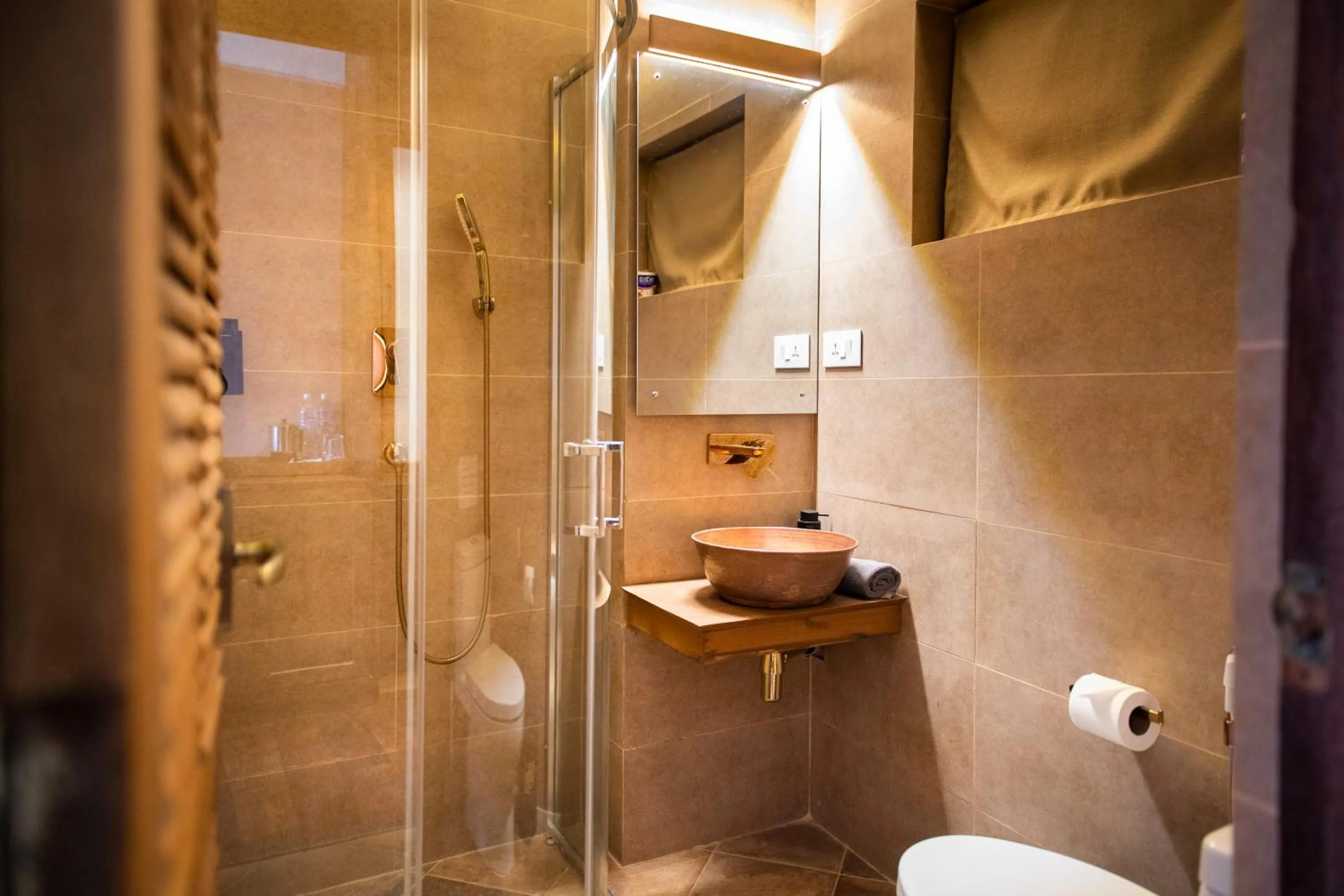 Bathroom in Newa Chen Historic House UNESCO