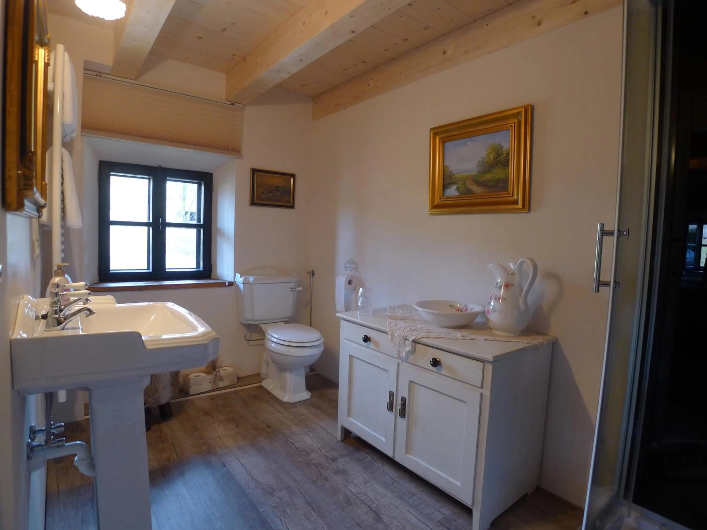 Bathroom in Heuholzmühle Privatzimmer