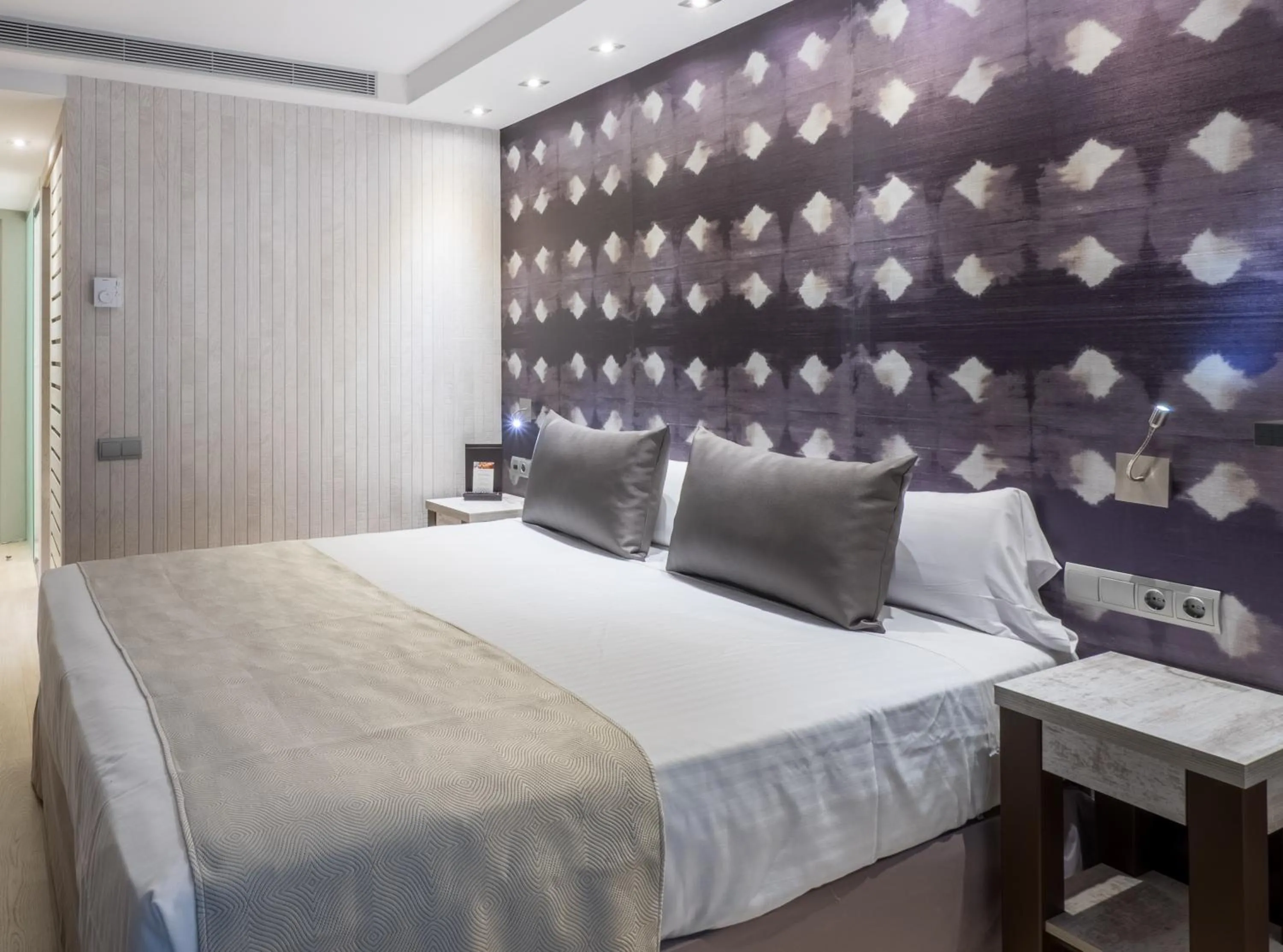 Bed in Catalonia Atenas