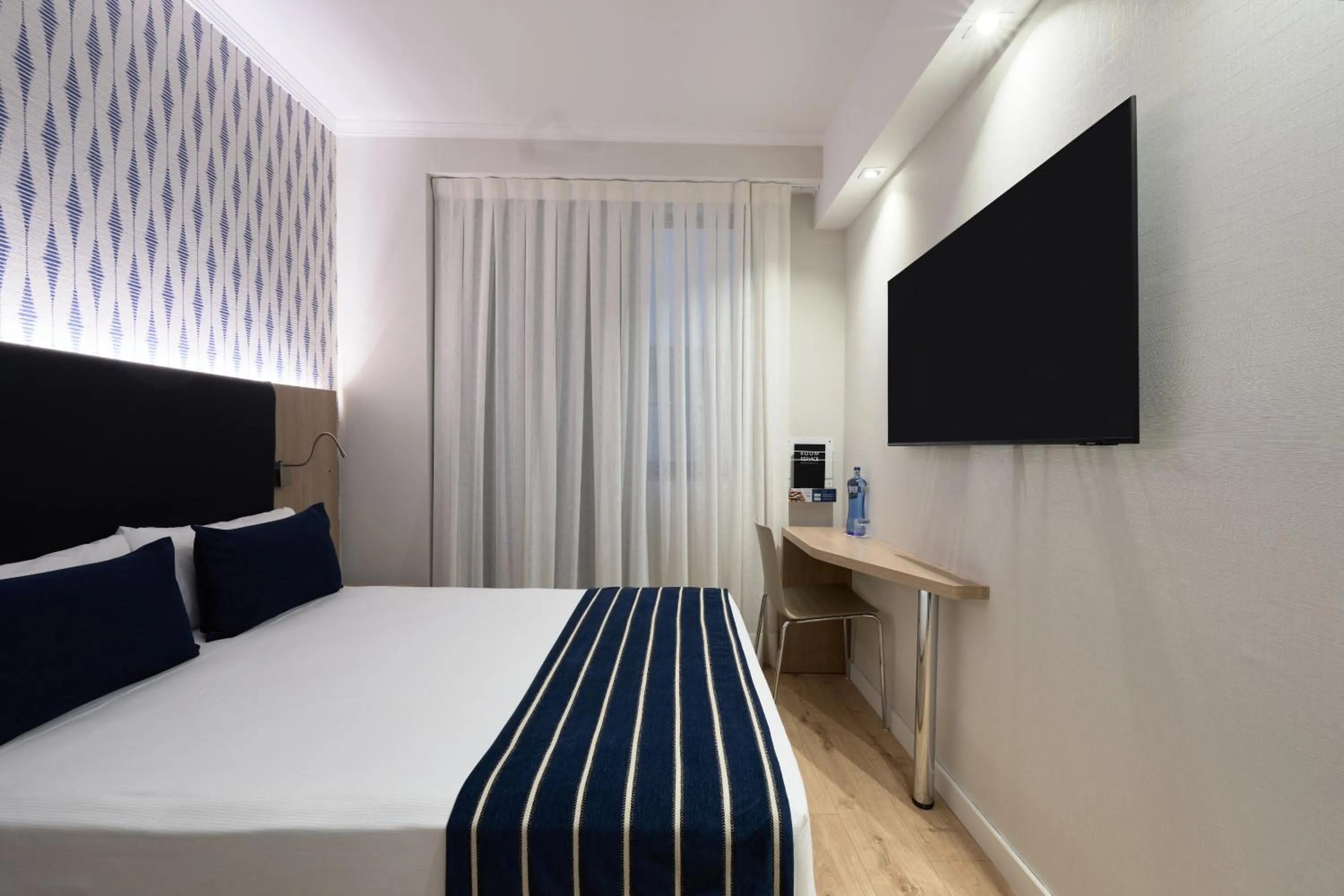 Bedroom, Bed in Catalonia Roma