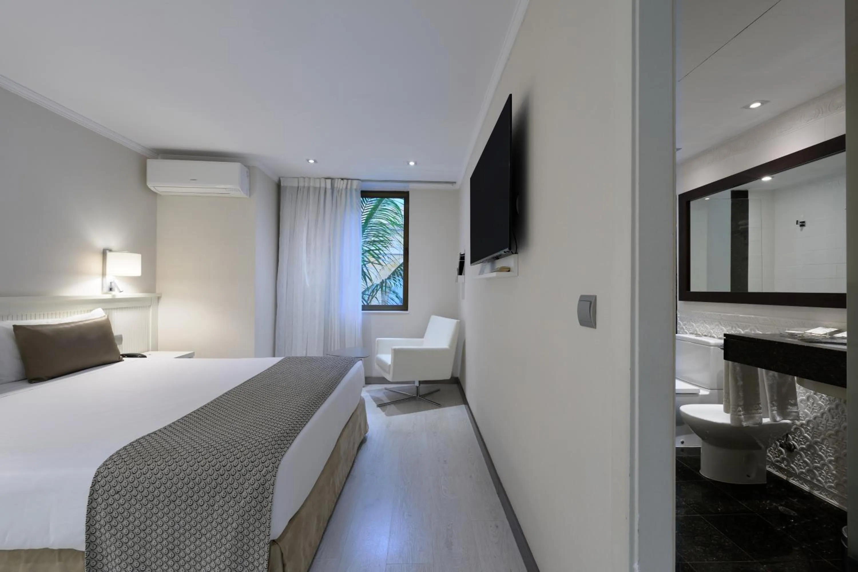 Family, Bed in Catalonia Roma