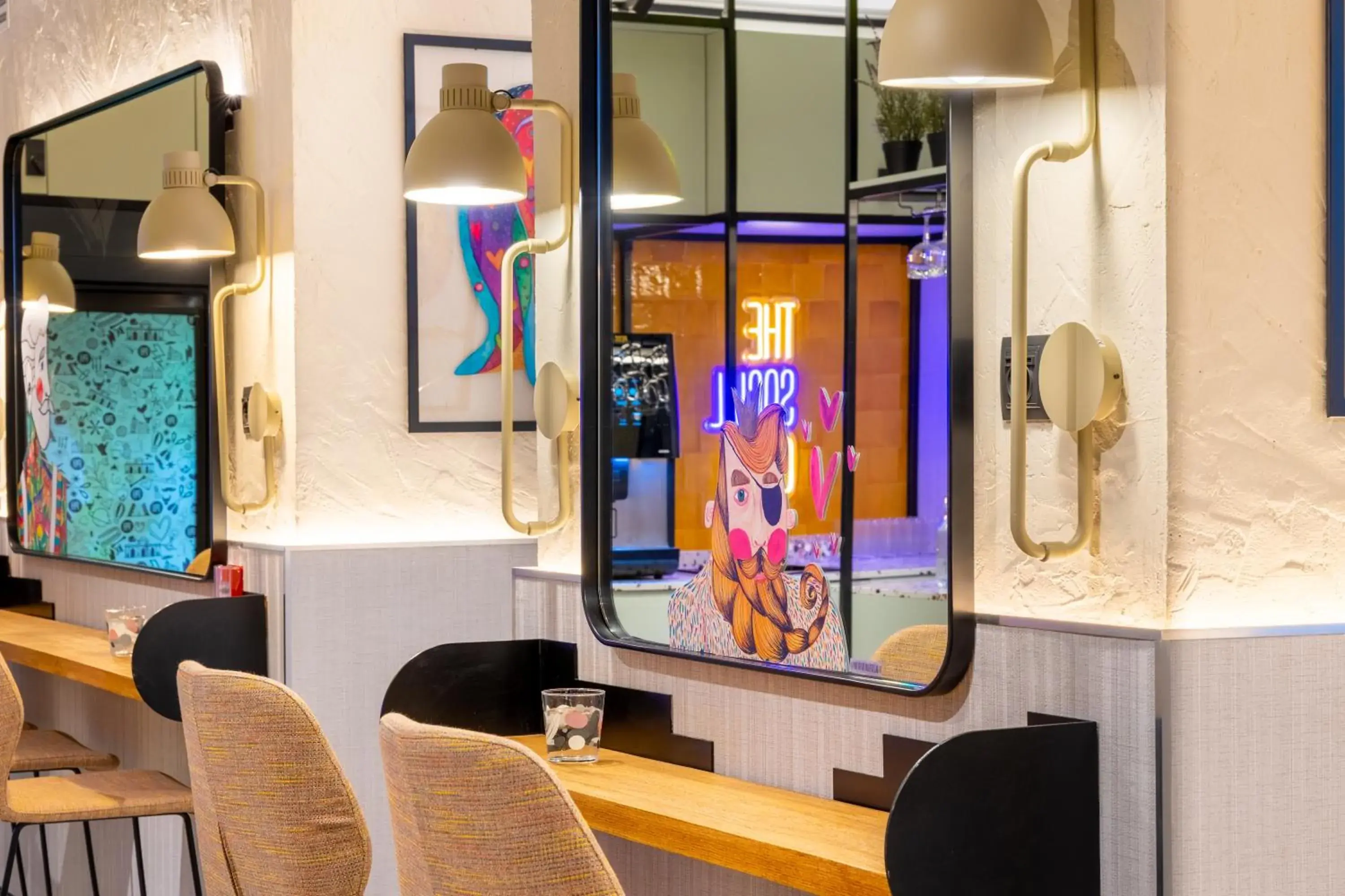 Restaurant/places to eat in Petit Hostel Palacio Real Restaurant/places to eat in Petit Hostel Palacio Real