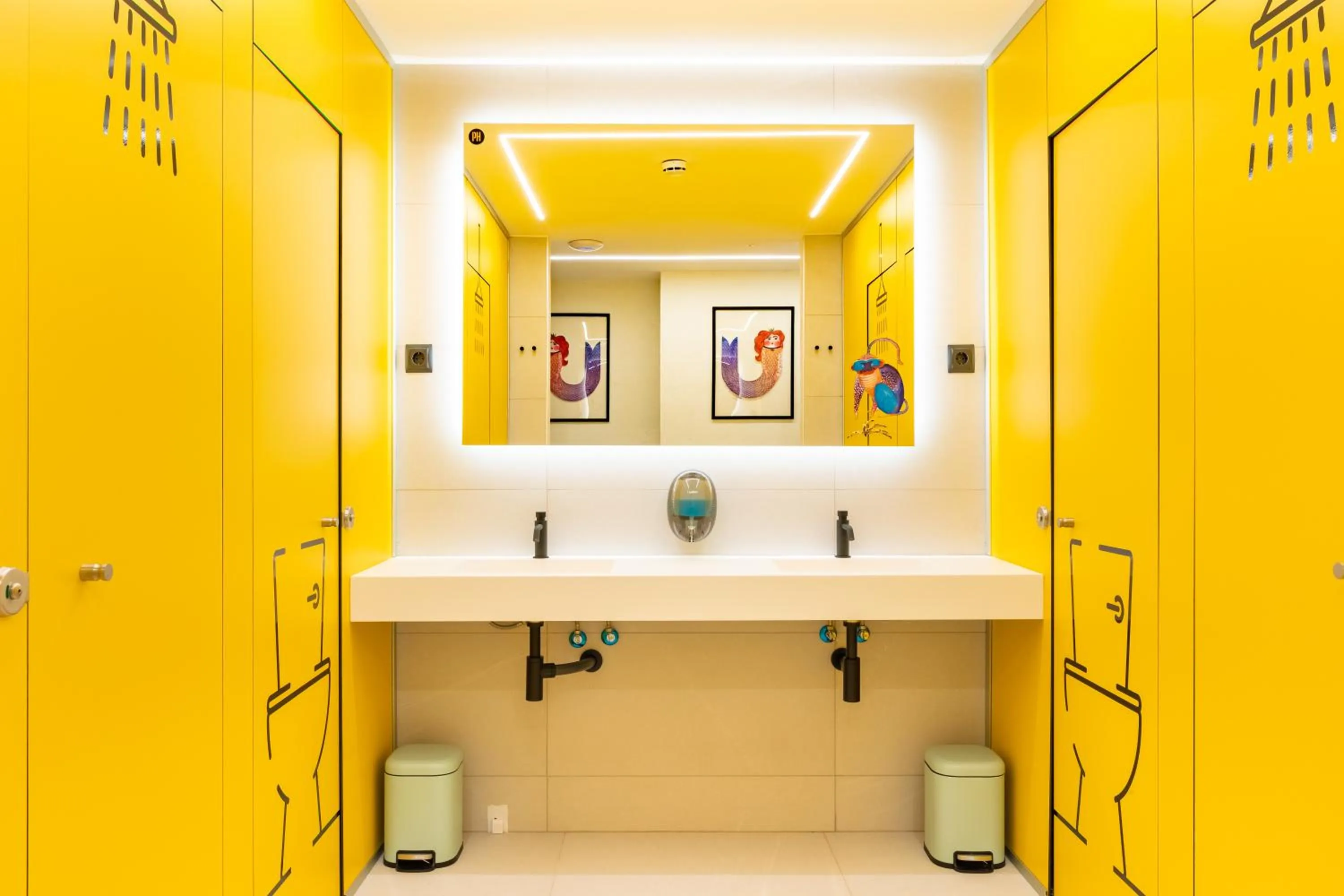 Shower in Petit Hostel Palacio Real