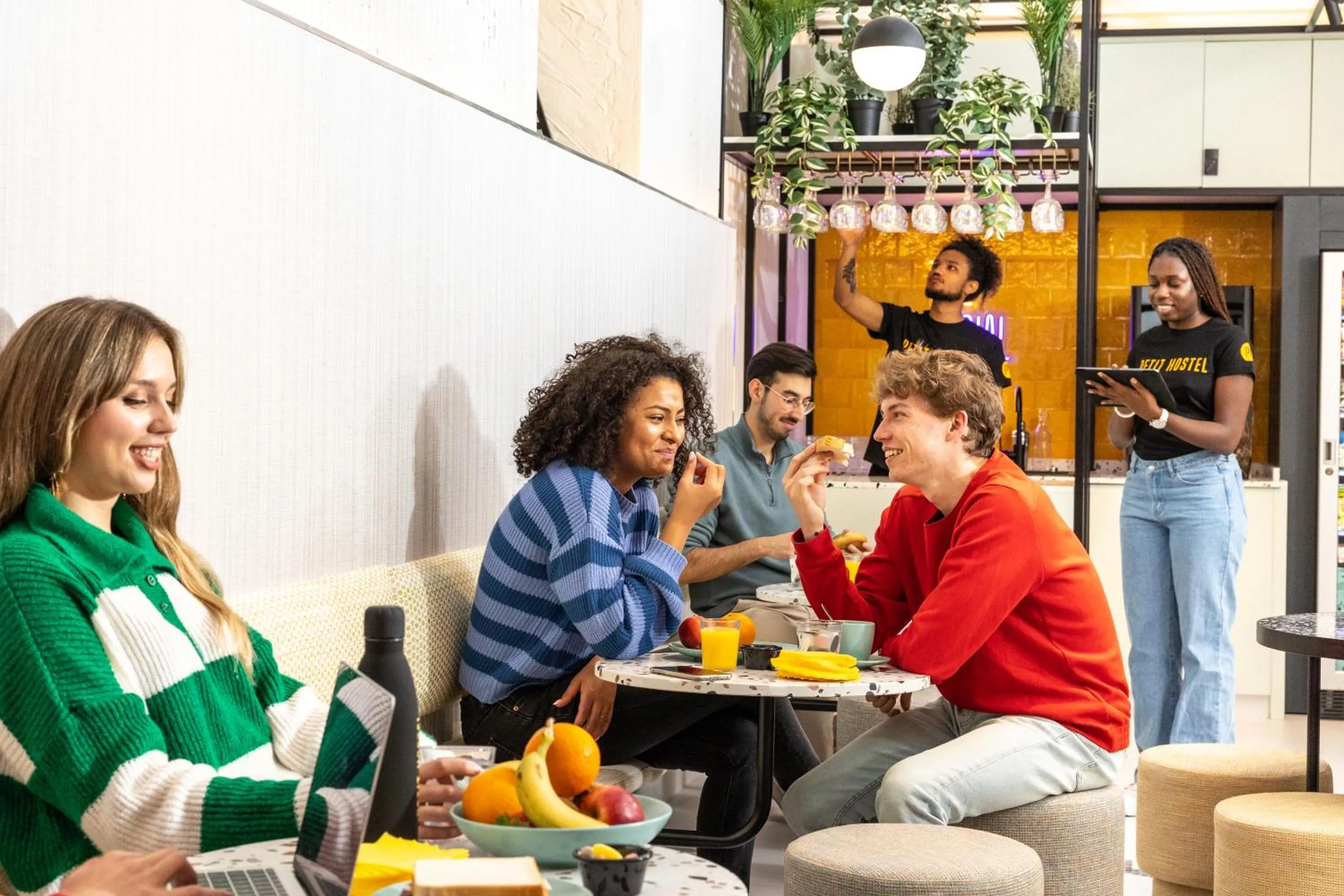 Restaurant/places to eat in Petit Hostel Palacio Real