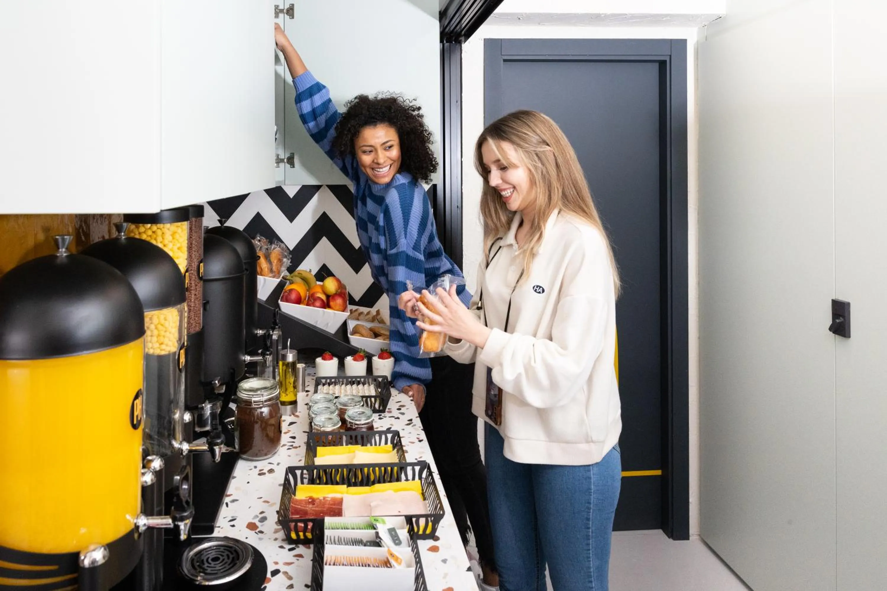 People in Petit Hostel Palacio Real