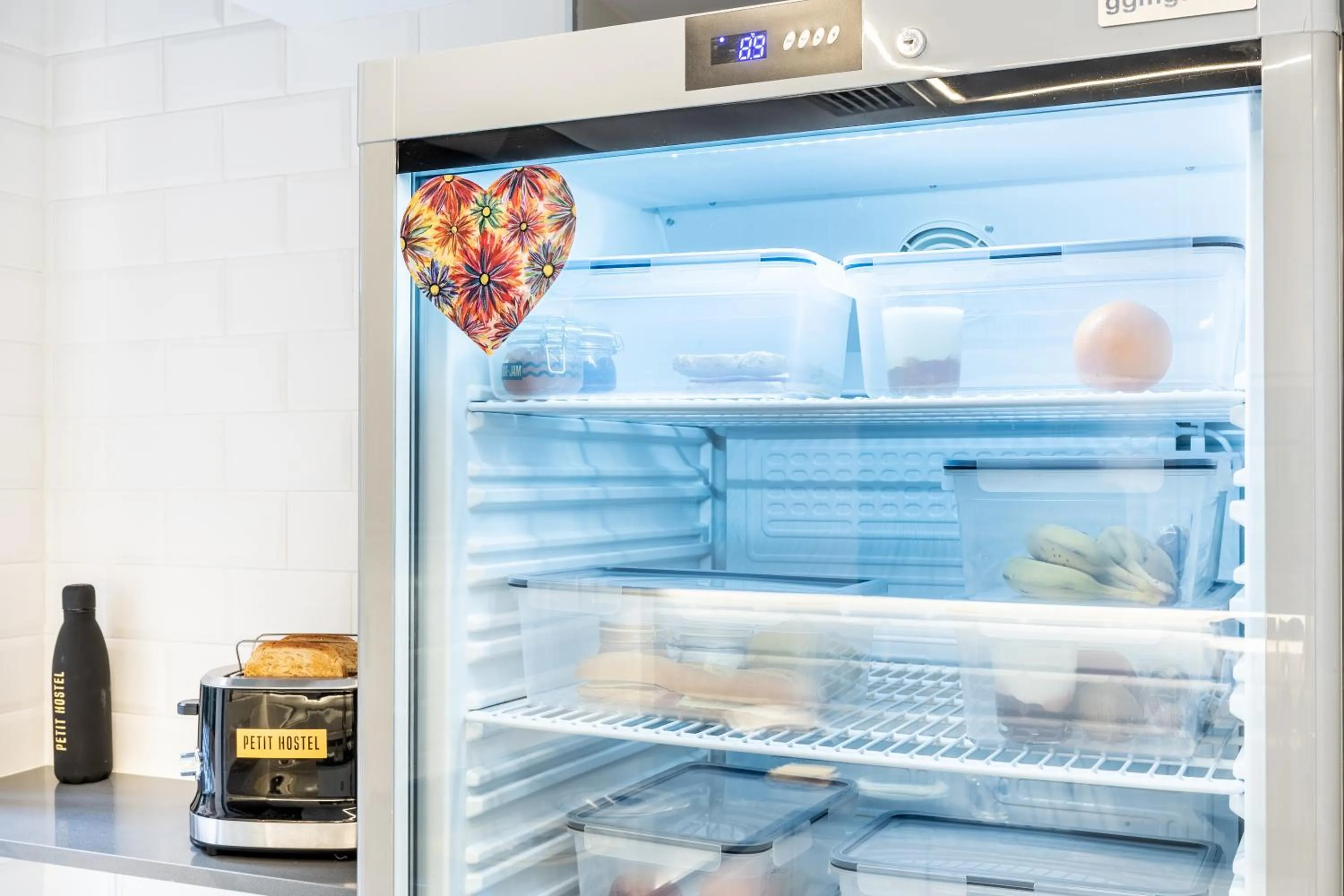 Kitchen or kitchenette in Petit Hostel Palacio Real