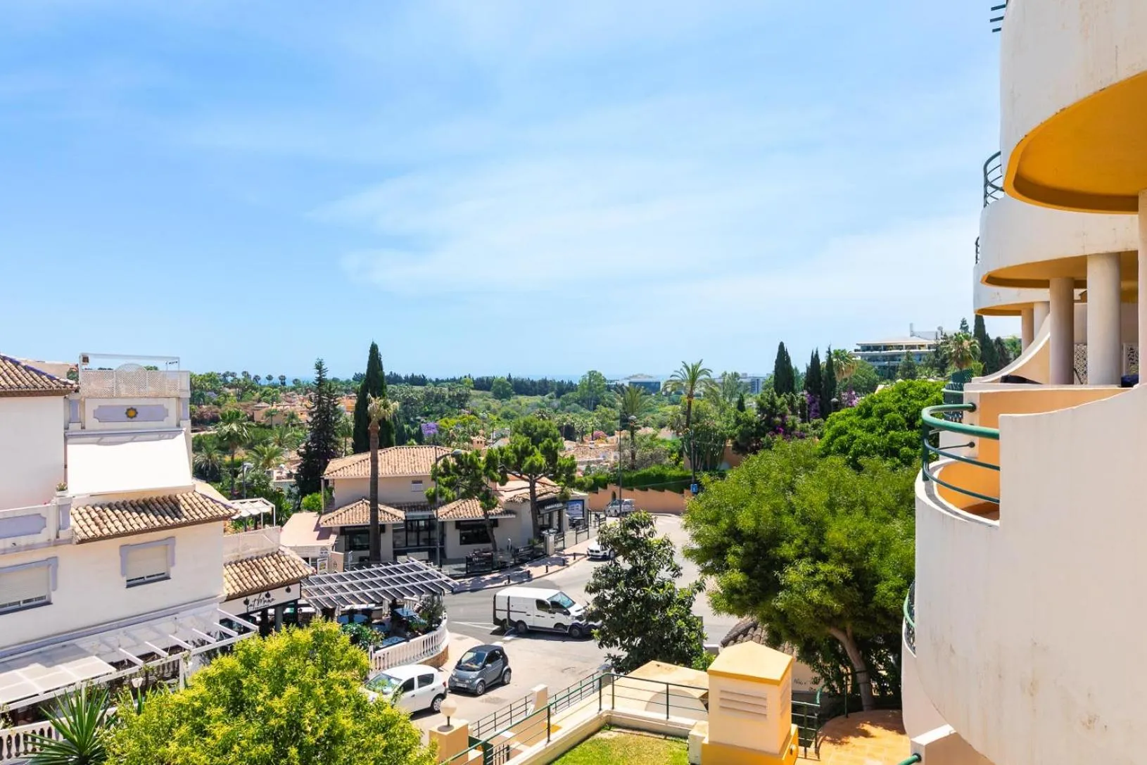 Great views, large terrace & walking distance