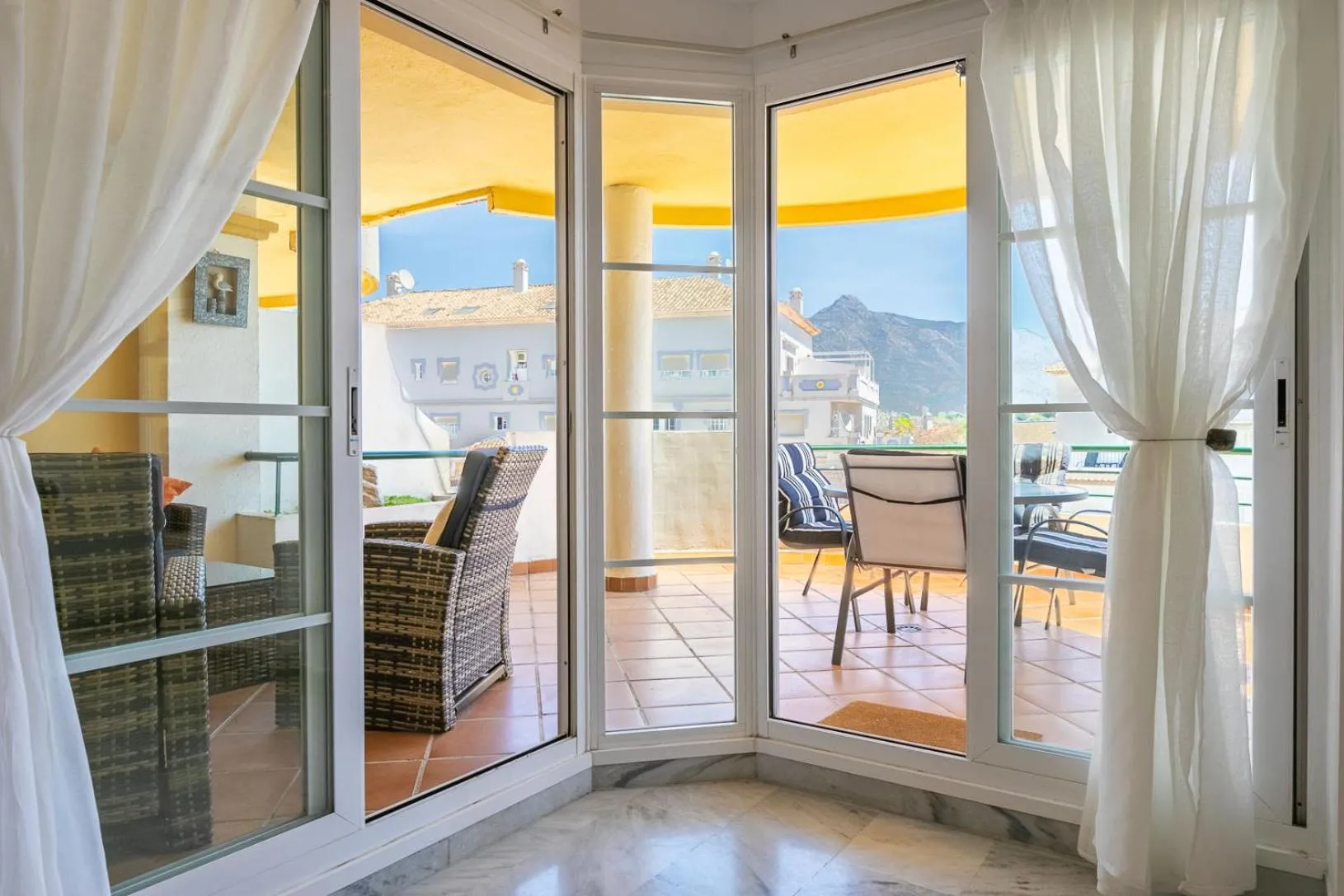 Great views, large terrace & walking distance