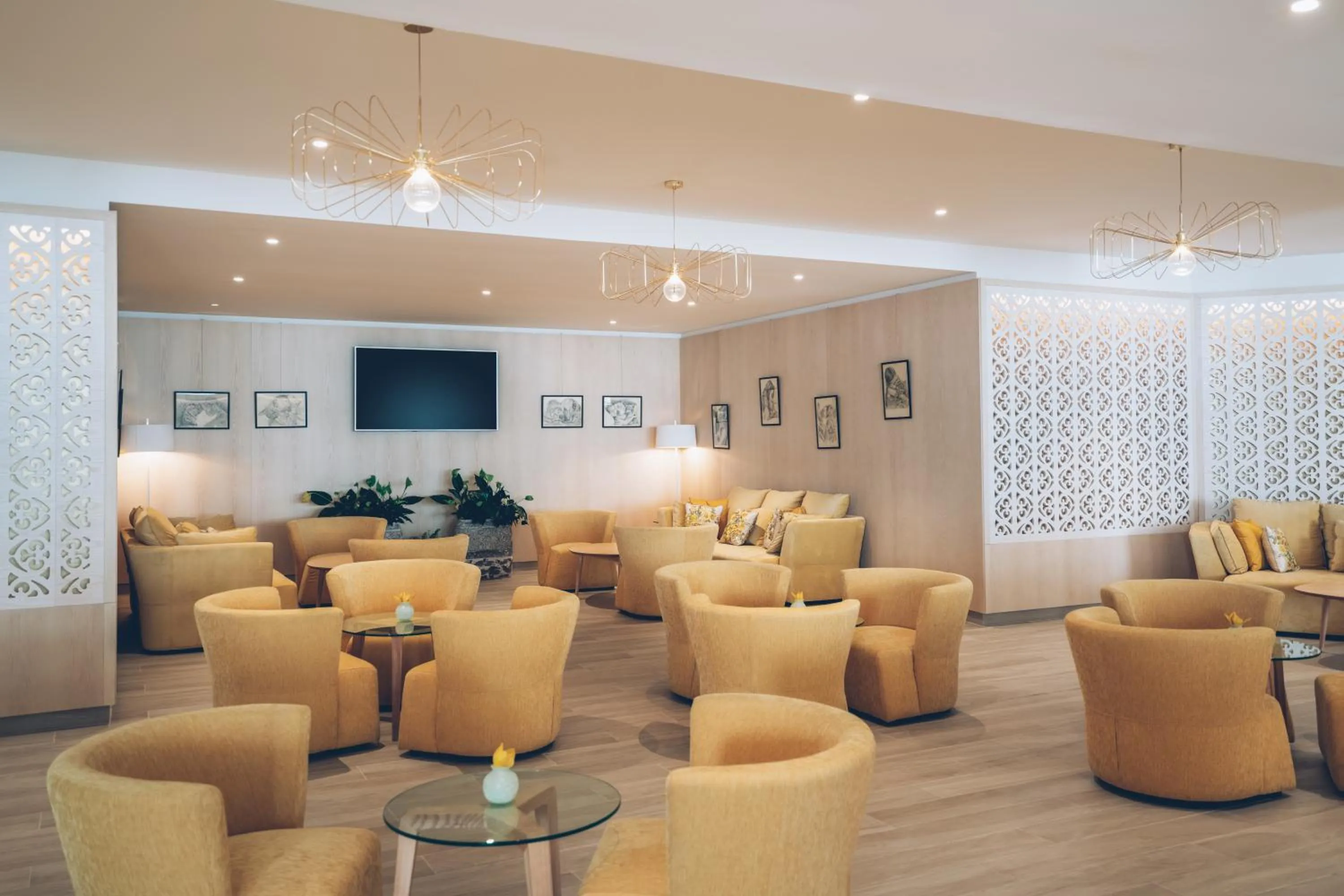 Lounge or bar in Iberostar Selection Marbella Coral Beach