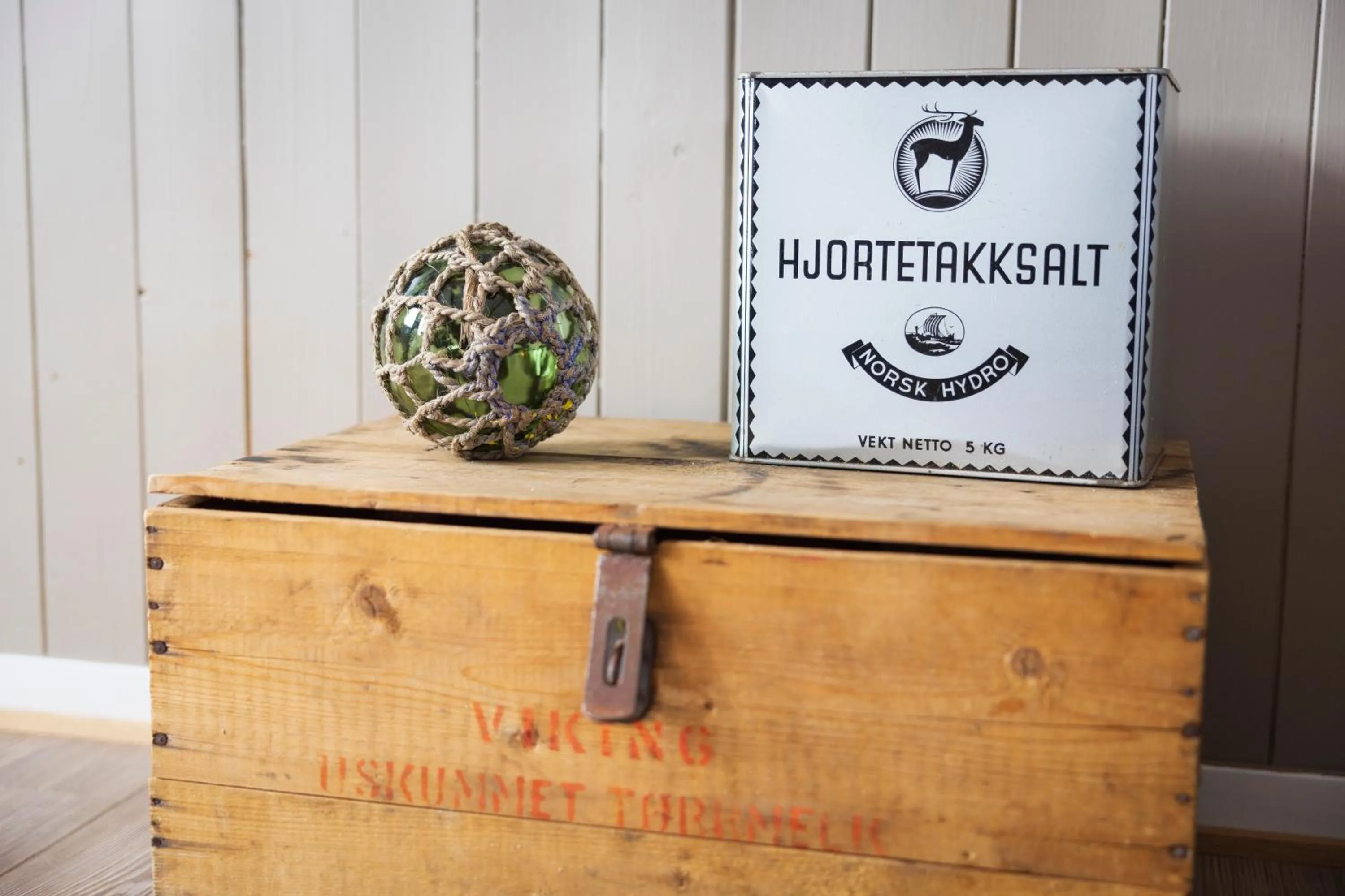 Decorative detail in The Tide - Rorbuer